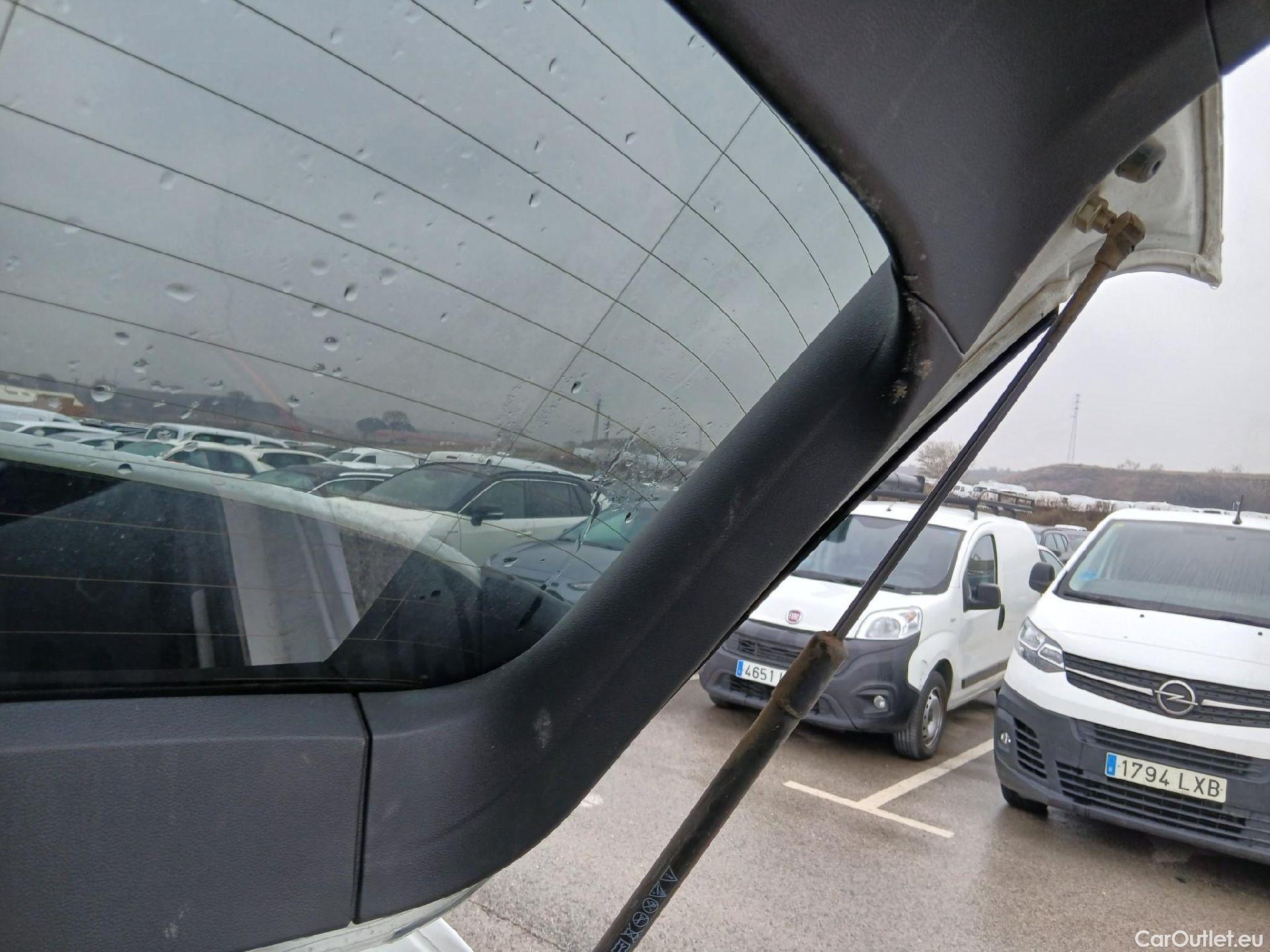  Volkswagen  Golf  VOLKSWAGEN / 2020 / 5P / familiar Life 2.0 TDI 85kW (115CV) Variant #19