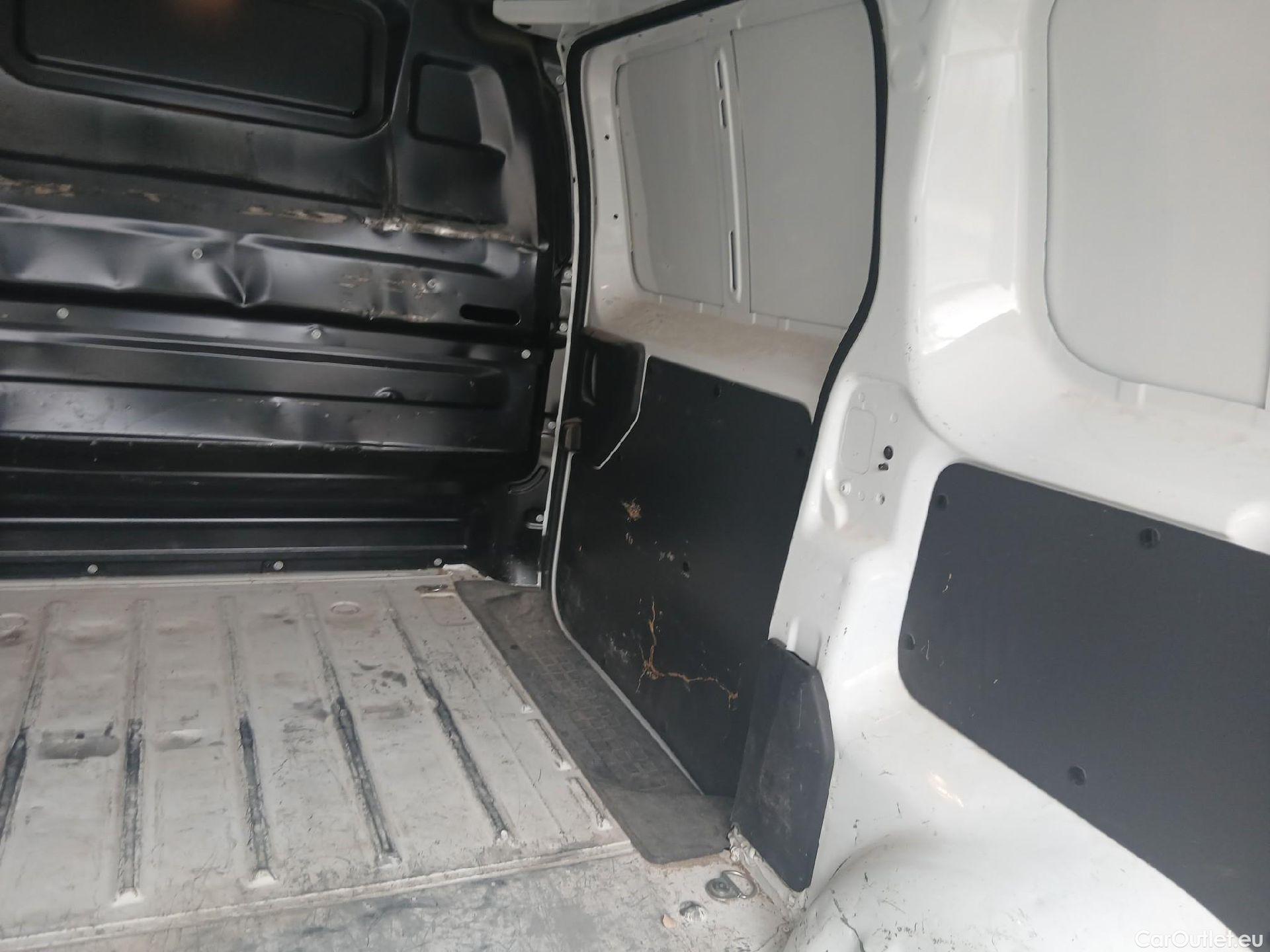  Peugeot  Expert PEUGEOT  / 2016 / 4P / furgón Furgón Premium 1.5 BlueHDi 120 Standard #10