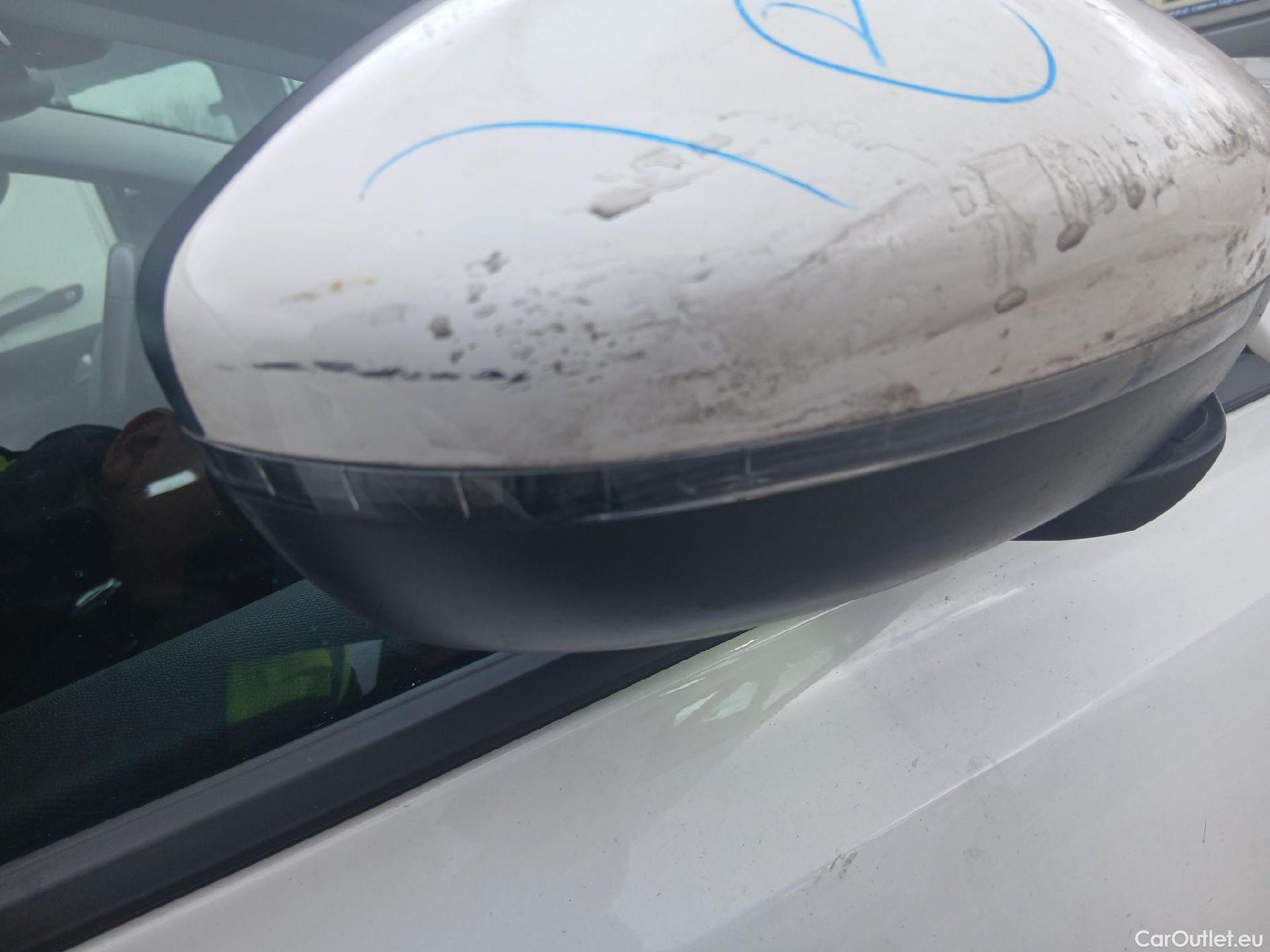  Peugeot  308 PEUGEOT  / 2017 / 5P / berlina con portón 5p Active Pack BlueHDi 130 S&S (AC) #25