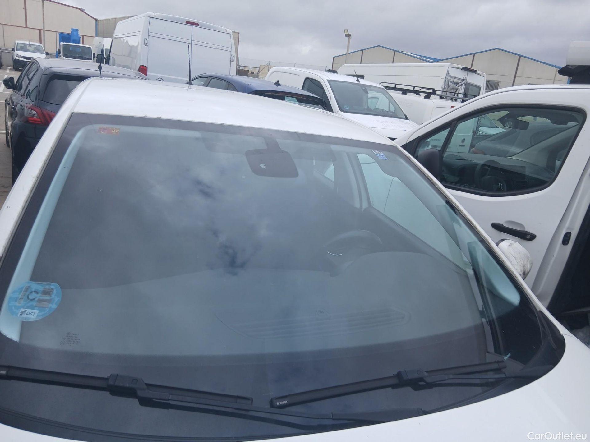  Peugeot  308 PEUGEOT  / 2017 / 5P / berlina con portón 5p Active Pack BlueHDi 130 S&S (AC) #12