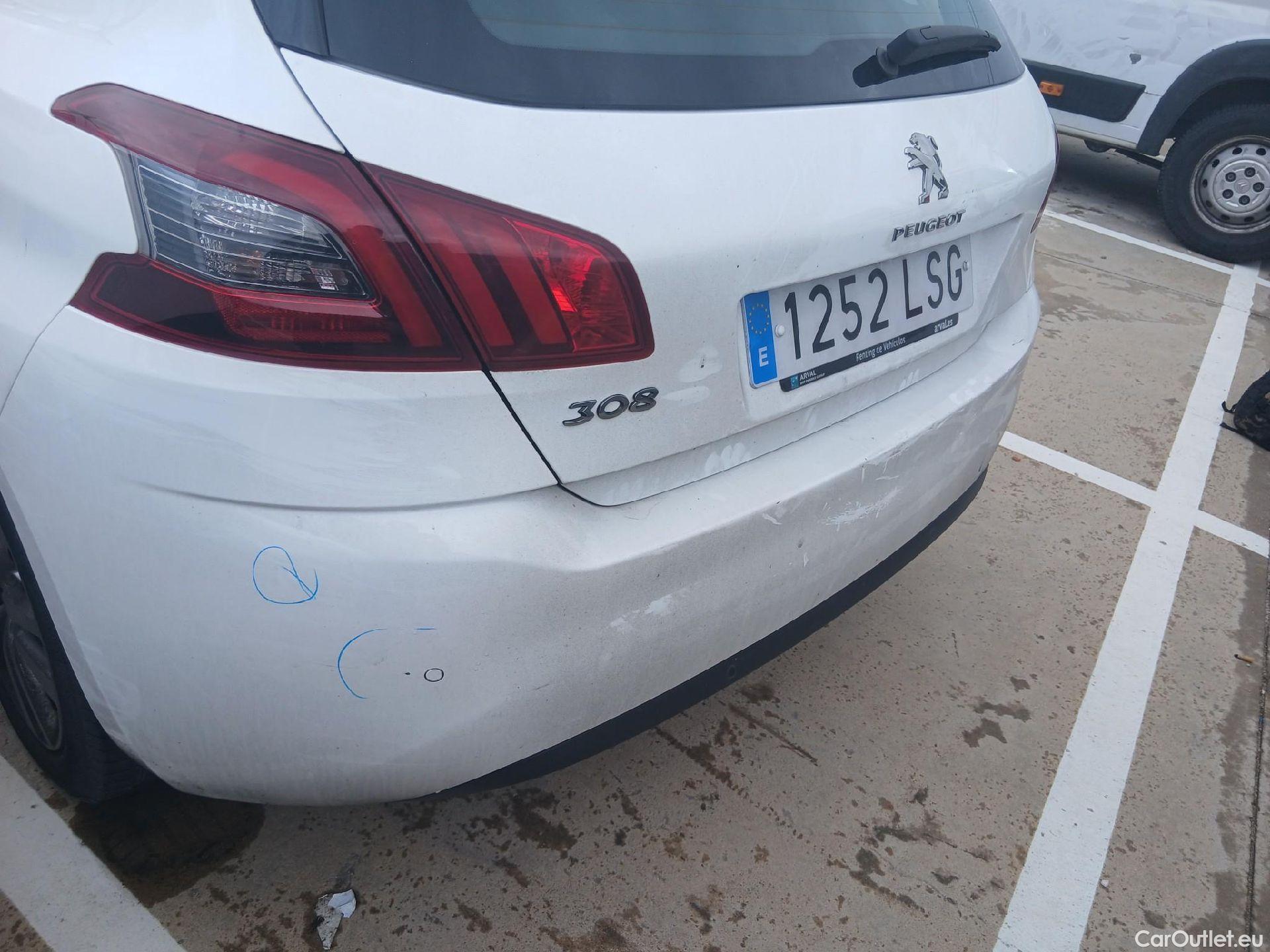  Peugeot  308 PEUGEOT  / 2017 / 5P / berlina con portón 5p Active Pack BlueHDi 130 S&S (AC) #19