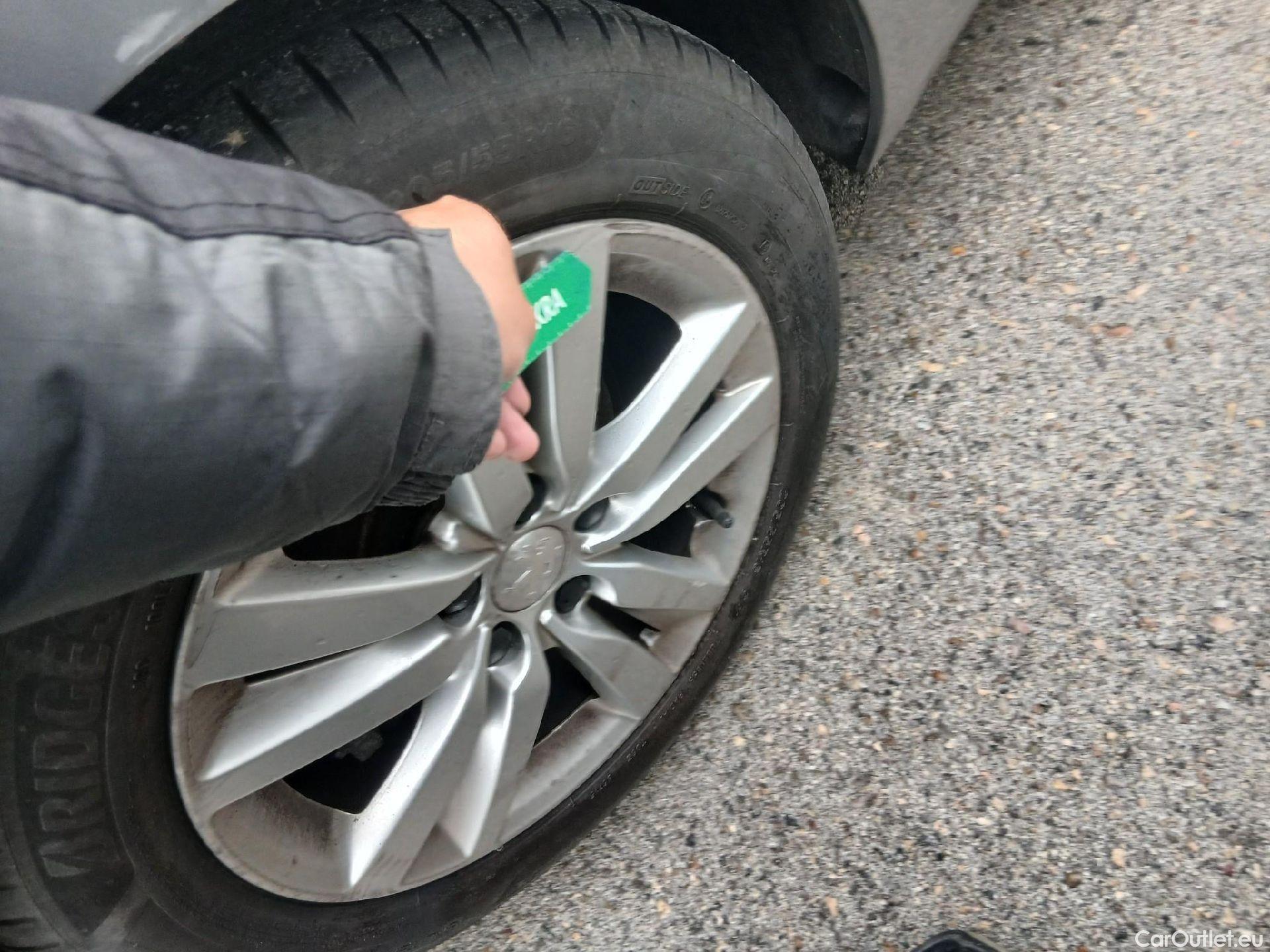  Peugeot  308 PEUGEOT  5P 2G FAMILIAR SW Business Line BlueHDi 73KW (100CV) #25