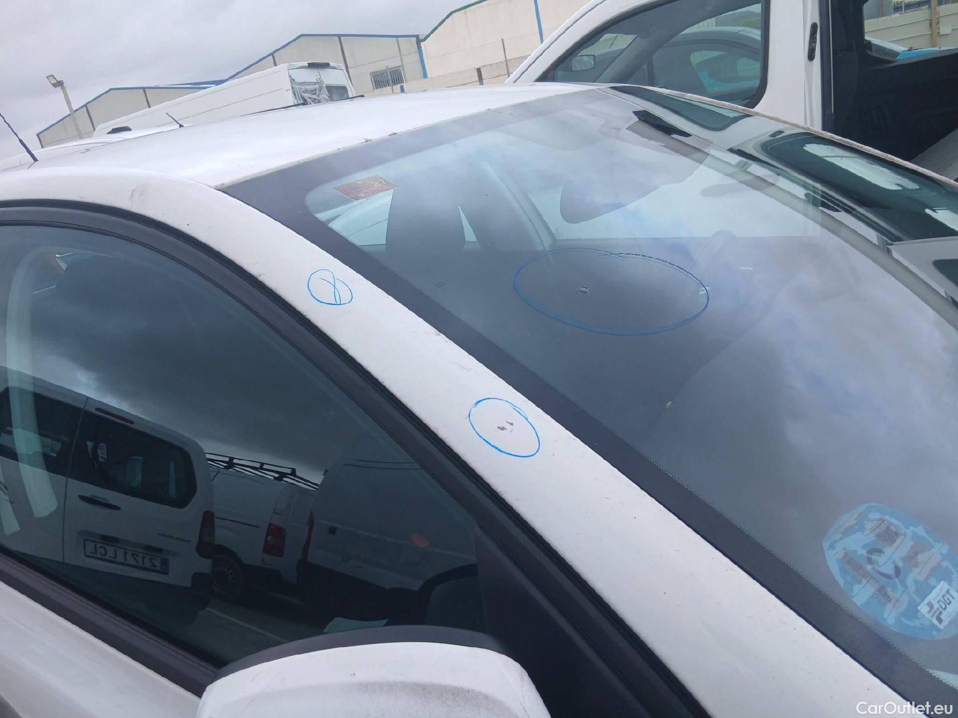  Peugeot  308 PEUGEOT  / 2017 / 5P / berlina con portón 5p Active Pack BlueHDi 130 S&S (AC) #26