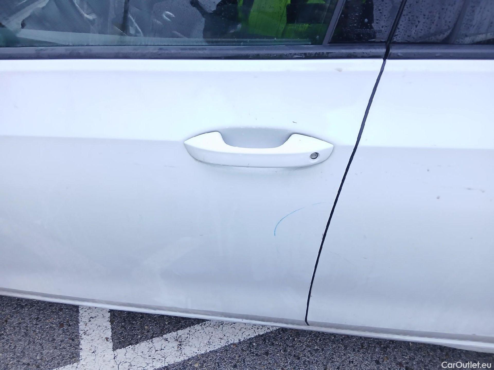  Volkswagen  Golf  VOLKSWAGEN / 2020 / 5P / berlina con portón Life 2.0 TDI 85kW (115CV) #20