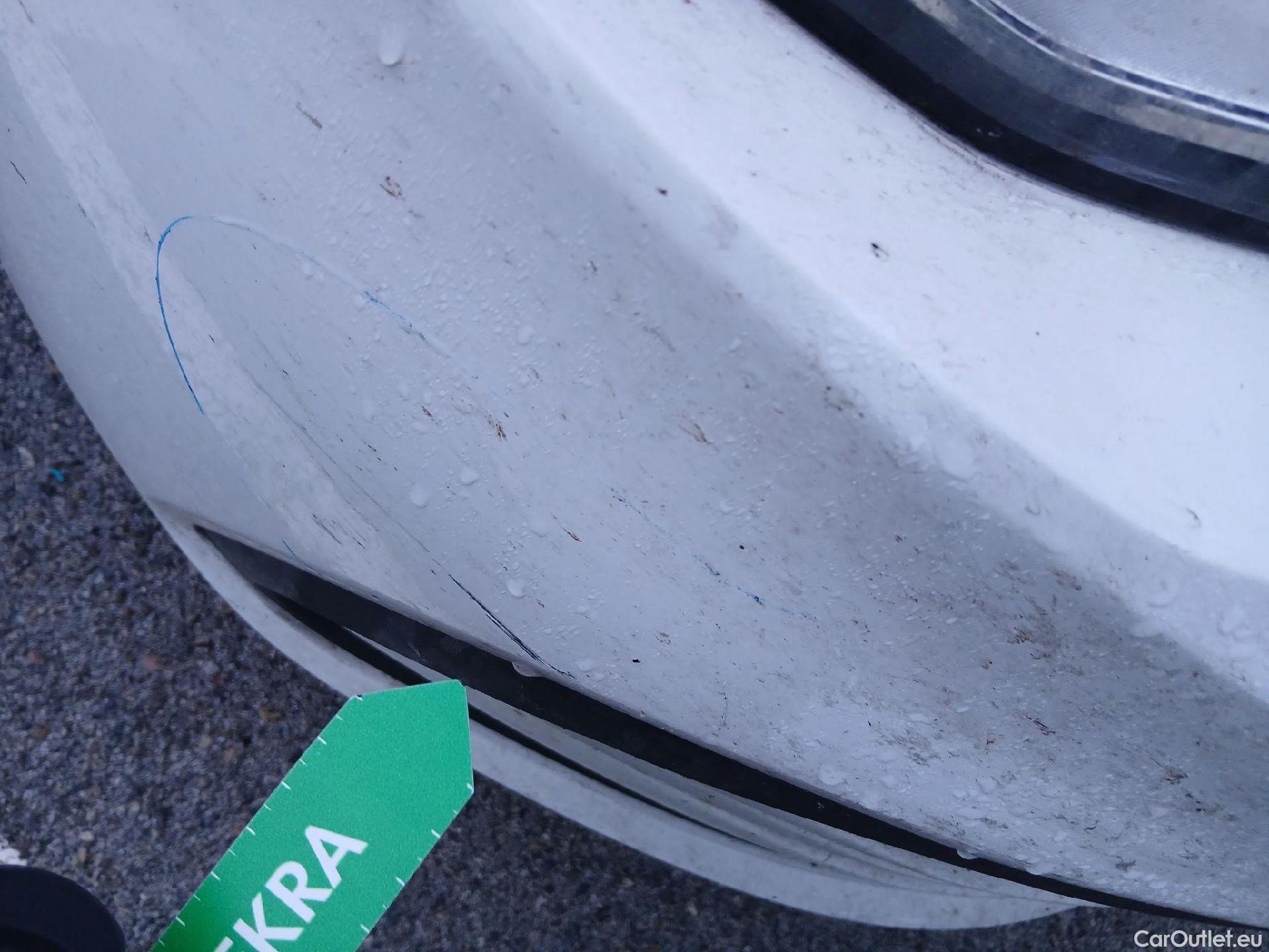  Volkswagen  Golf  VOLKSWAGEN / 2020 / 5P / berlina con portón Life 2.0 TDI 85kW (115CV) #9