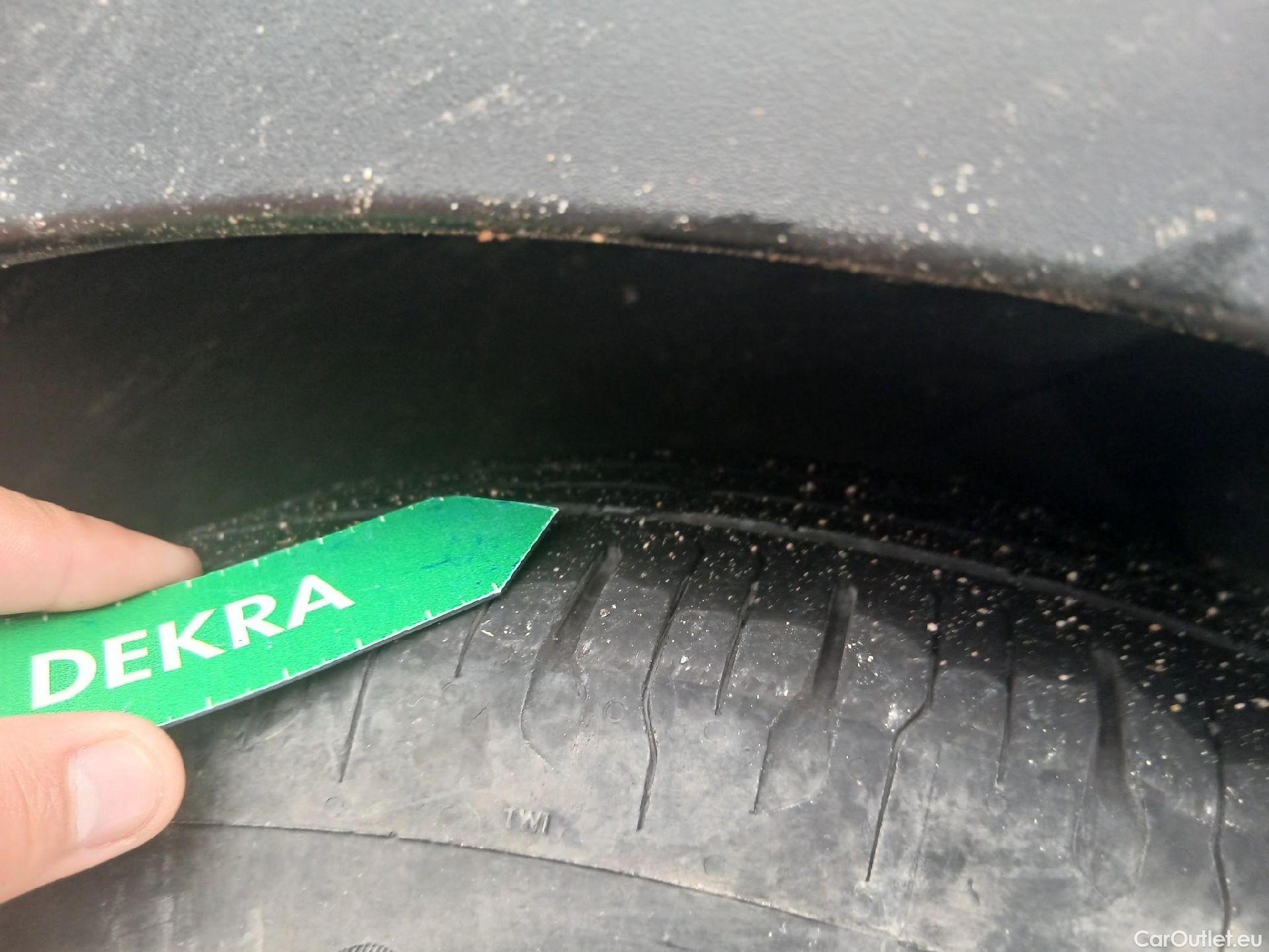  Peugeot  3008 PEUGEOT  / 2020 / 5P / todoterreno 1.5 BlueHDi 96kW (130CV) S&S Active Pack (AC3) #44