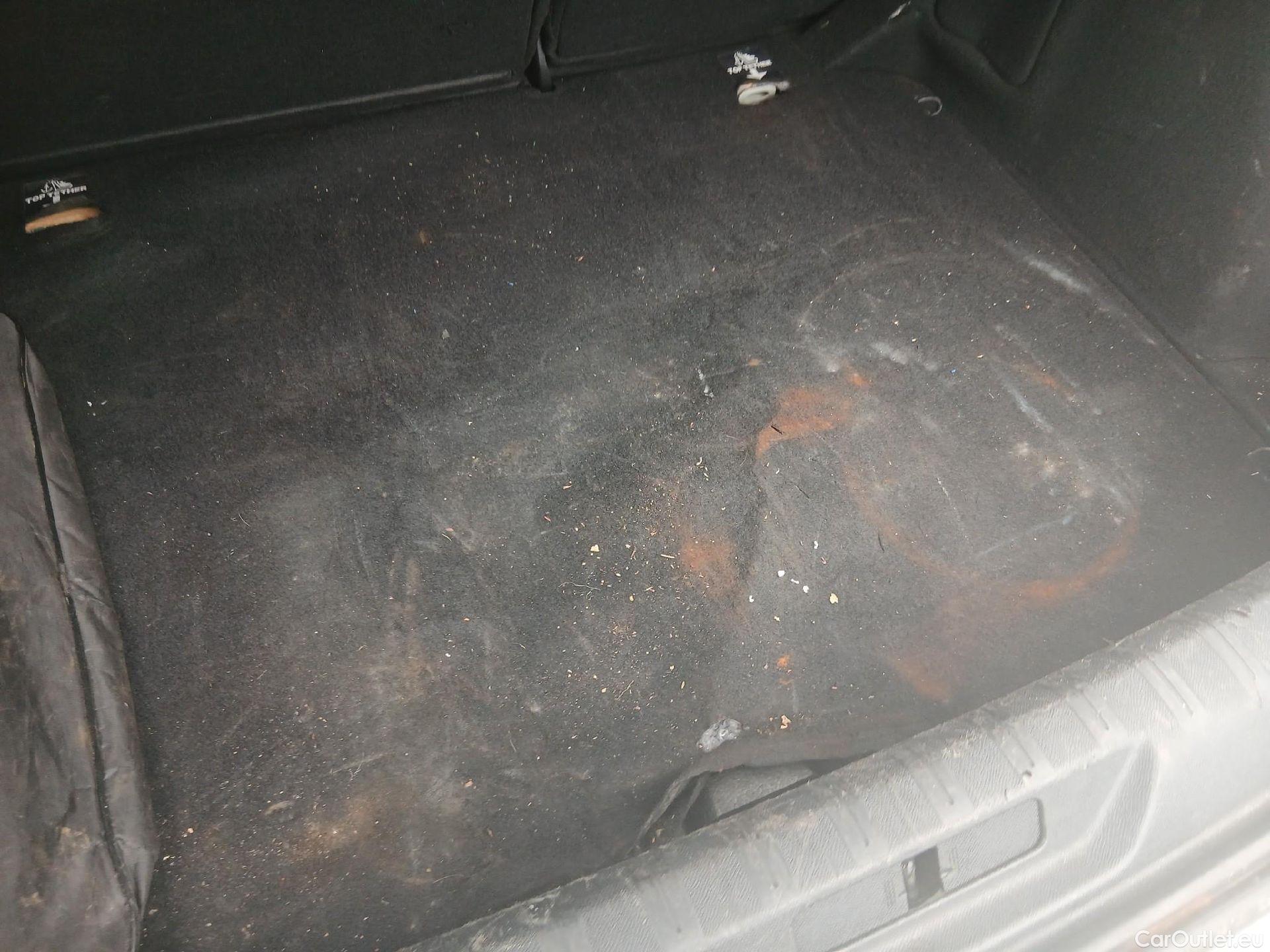  Peugeot  308 PEUGEOT  / 2017 / 5P / berlina con portón 5p Active Pack BlueHDi 130 S&S (AC) #4