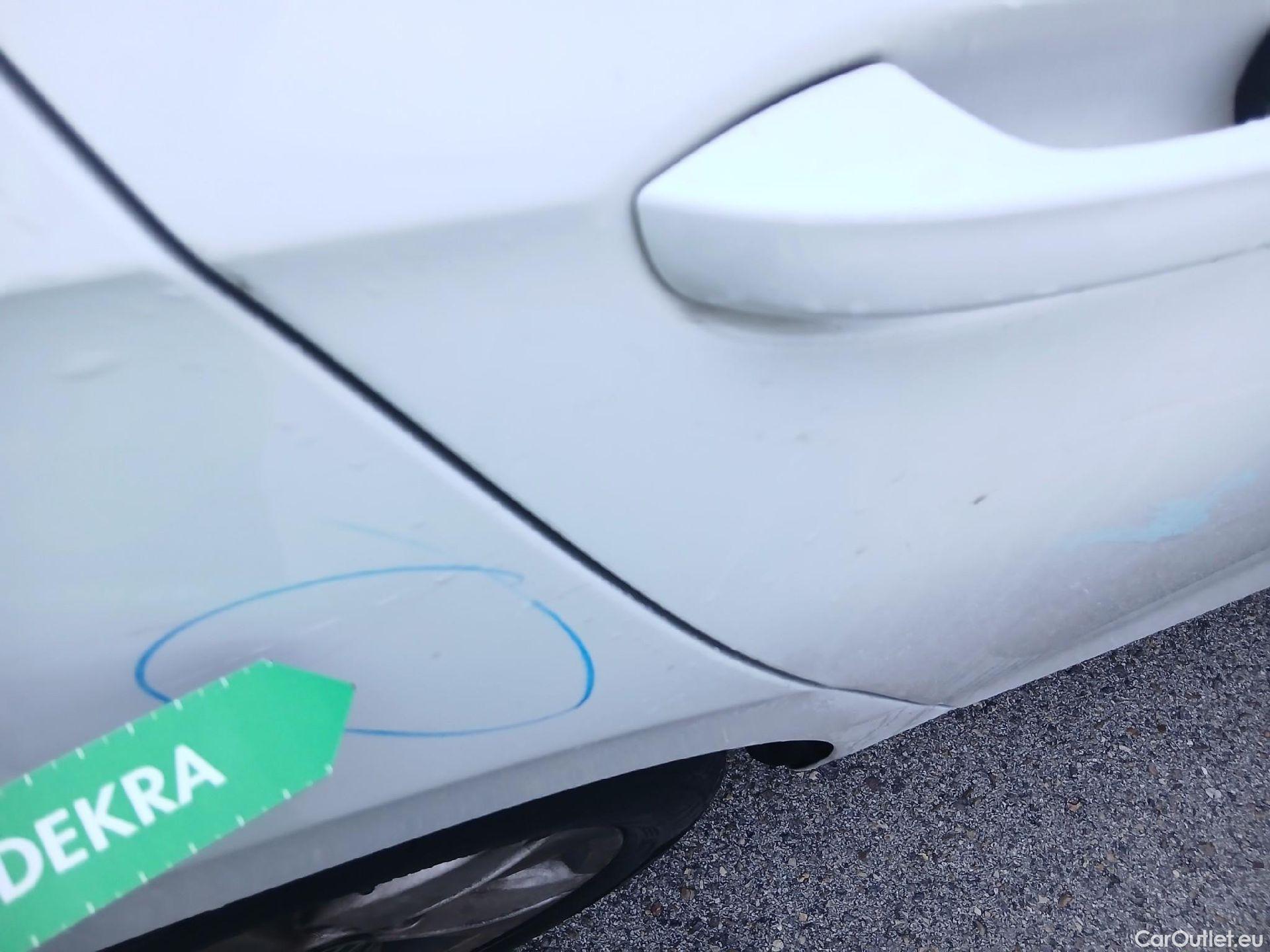  Volkswagen  Golf  VOLKSWAGEN / 2020 / 5P / berlina con portón Life 2.0 TDI 85kW (115CV) #26