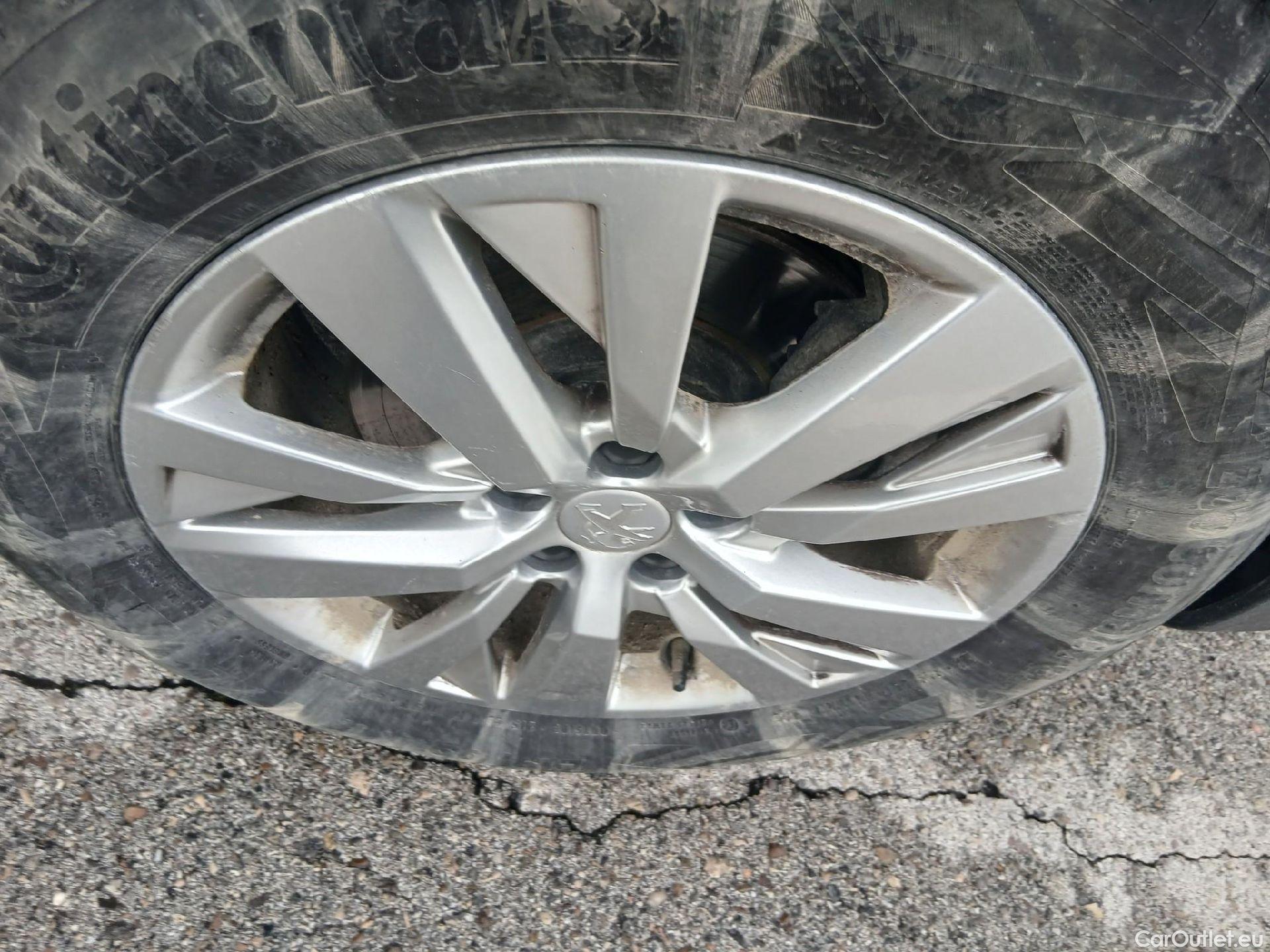  Peugeot  3008 PEUGEOT  / 2020 / 5P / todoterreno 1.5 BlueHDi 96kW (130CV) S&S Active Pack (AC3) #46