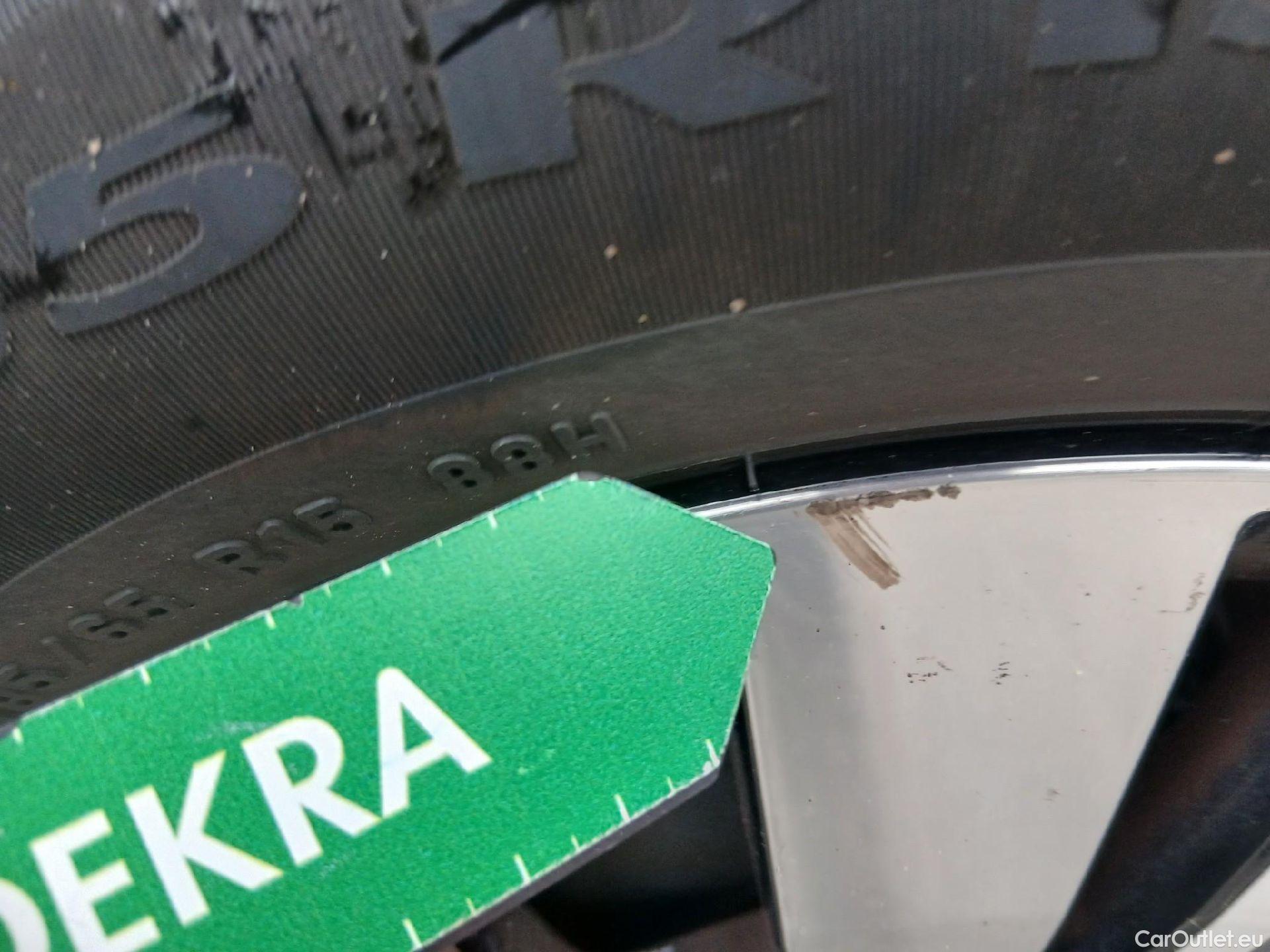  Volkswagen  Polo VOLKSWAGEN  / 2017 / 5P / berlina con portón Advance 1.0 TSI 70kW (95CV) #25