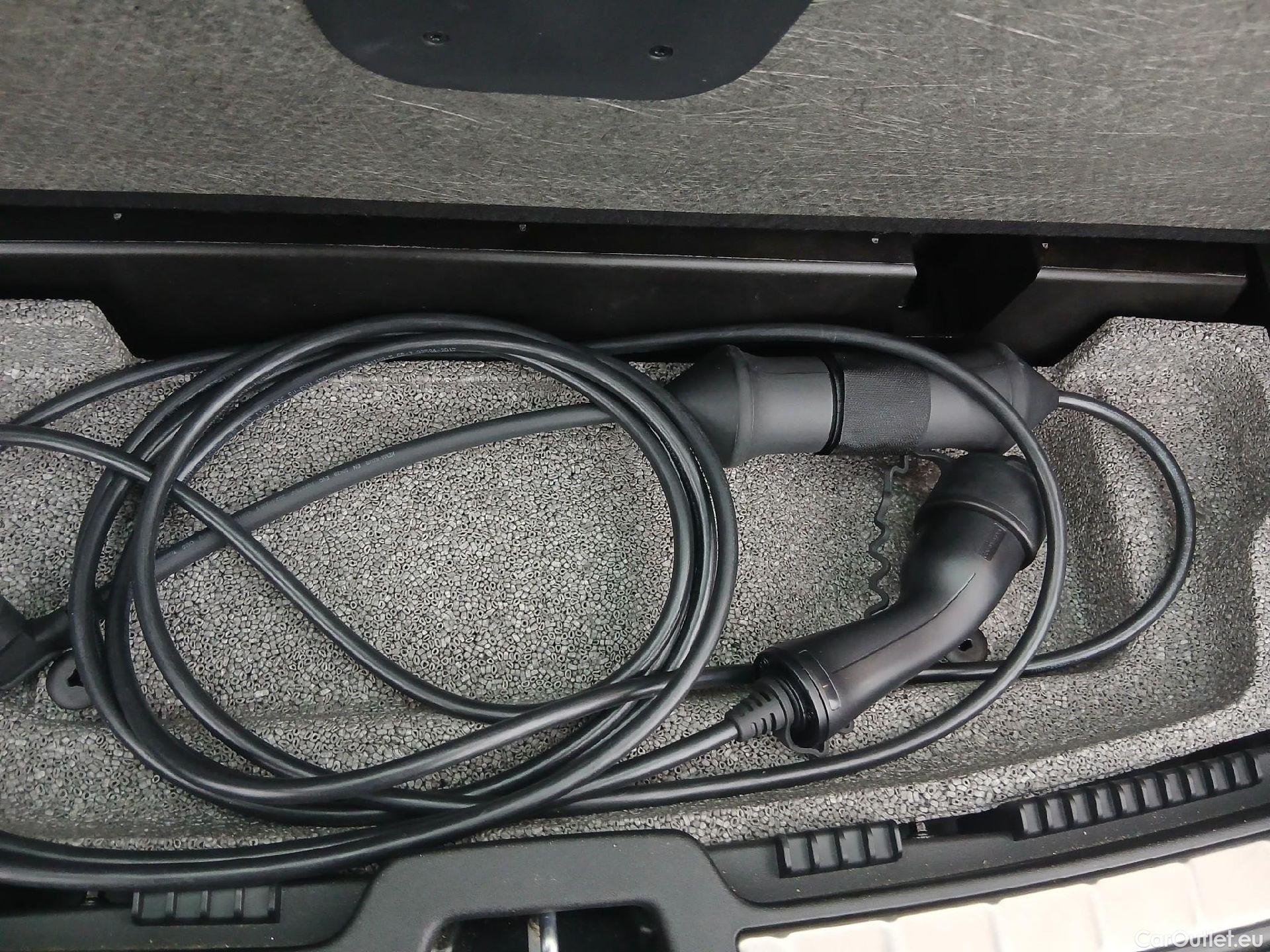  Volvo  XC60 VOLVO  / 2017 / 5P / todoterreno 2.0 T6 AWD Recharge Inscription Auto #3