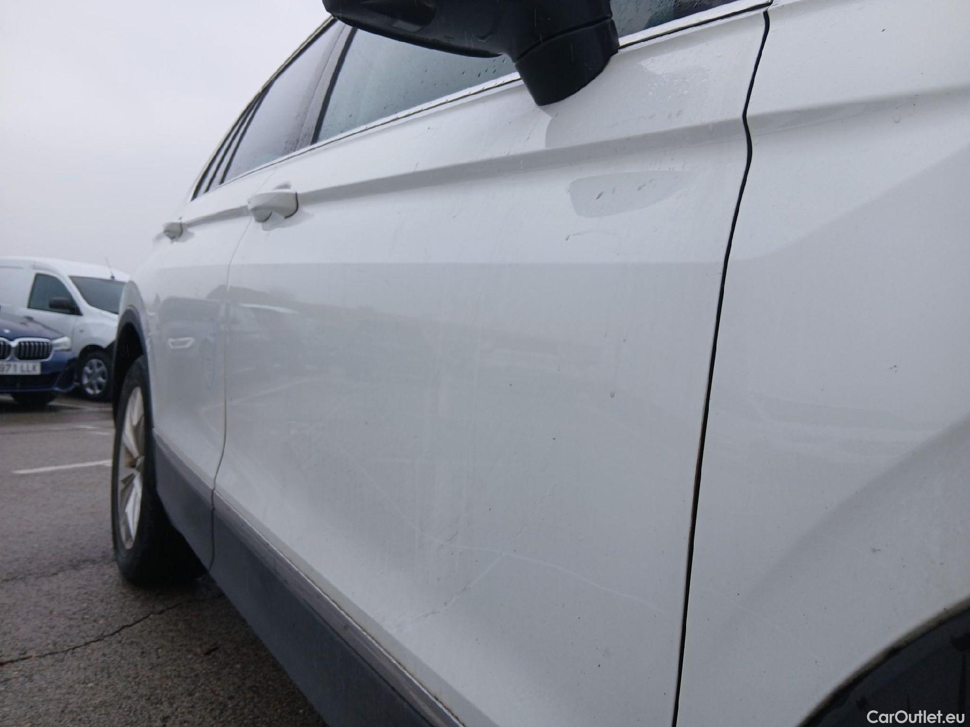  Volkswagen  Tiguan VOLKSWAGEN  / 2016 / 5P / todoterreno Sport 2.0 TDI 110kW (150CV) DSG #23