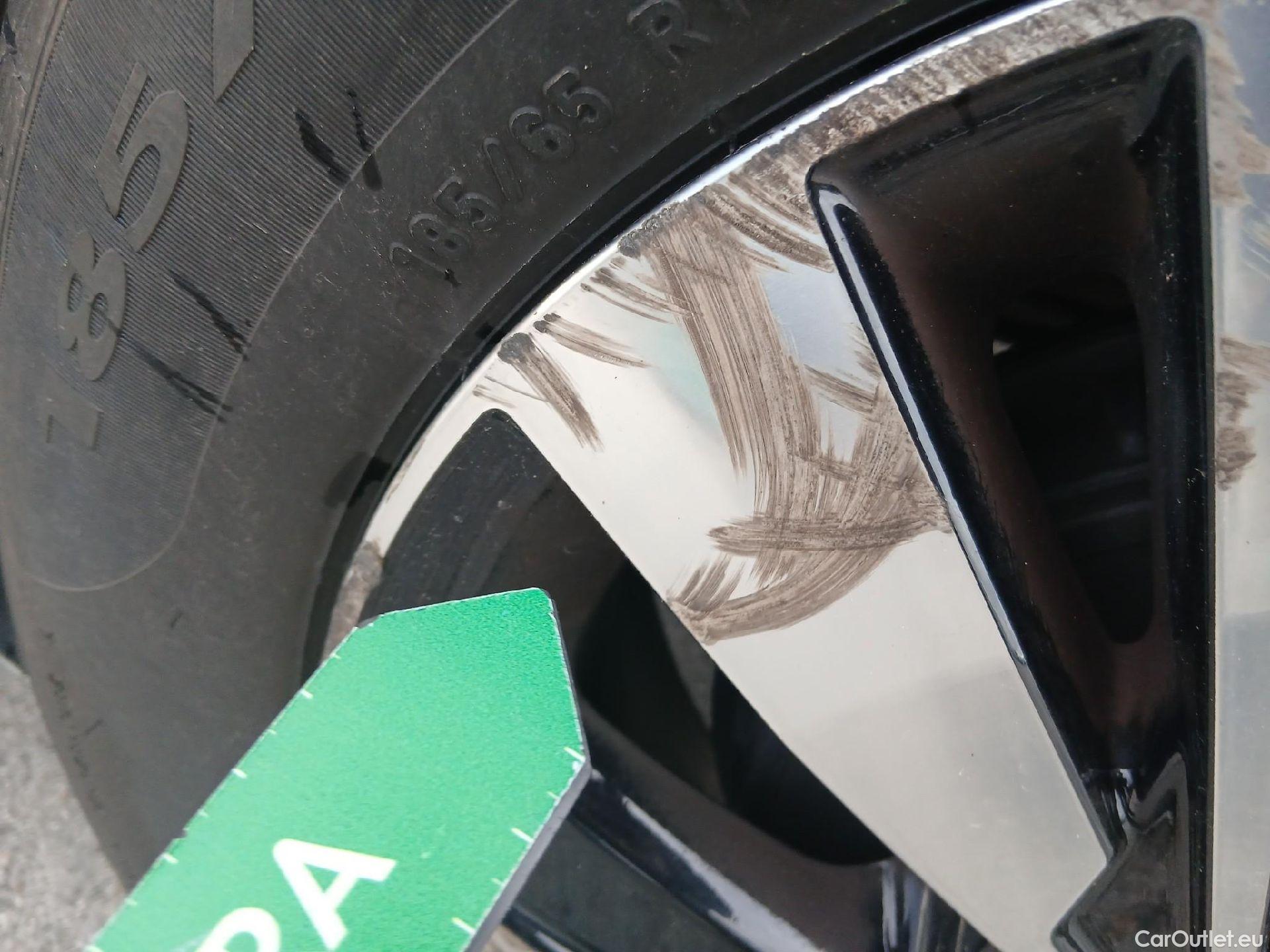  Volkswagen  Polo VOLKSWAGEN  / 2017 / 5P / berlina con portón Advance 1.0 TSI 70kW (95CV) #10