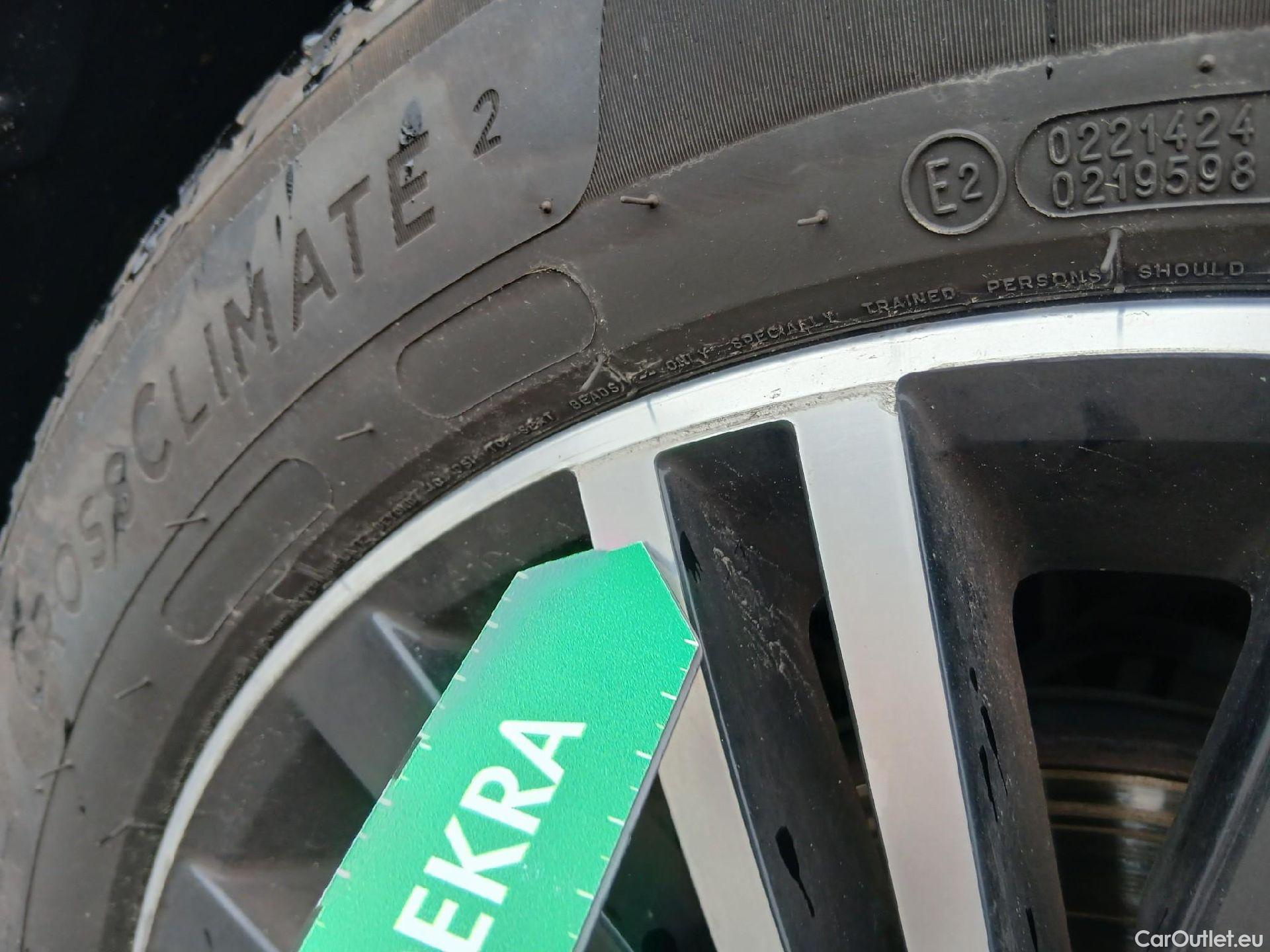  Volkswagen  Tiguan VOLKSWAGEN  / 2020 / 5P / todoterreno Life 2.0 TDI 110kW (150CV) DSG (AC2) #32