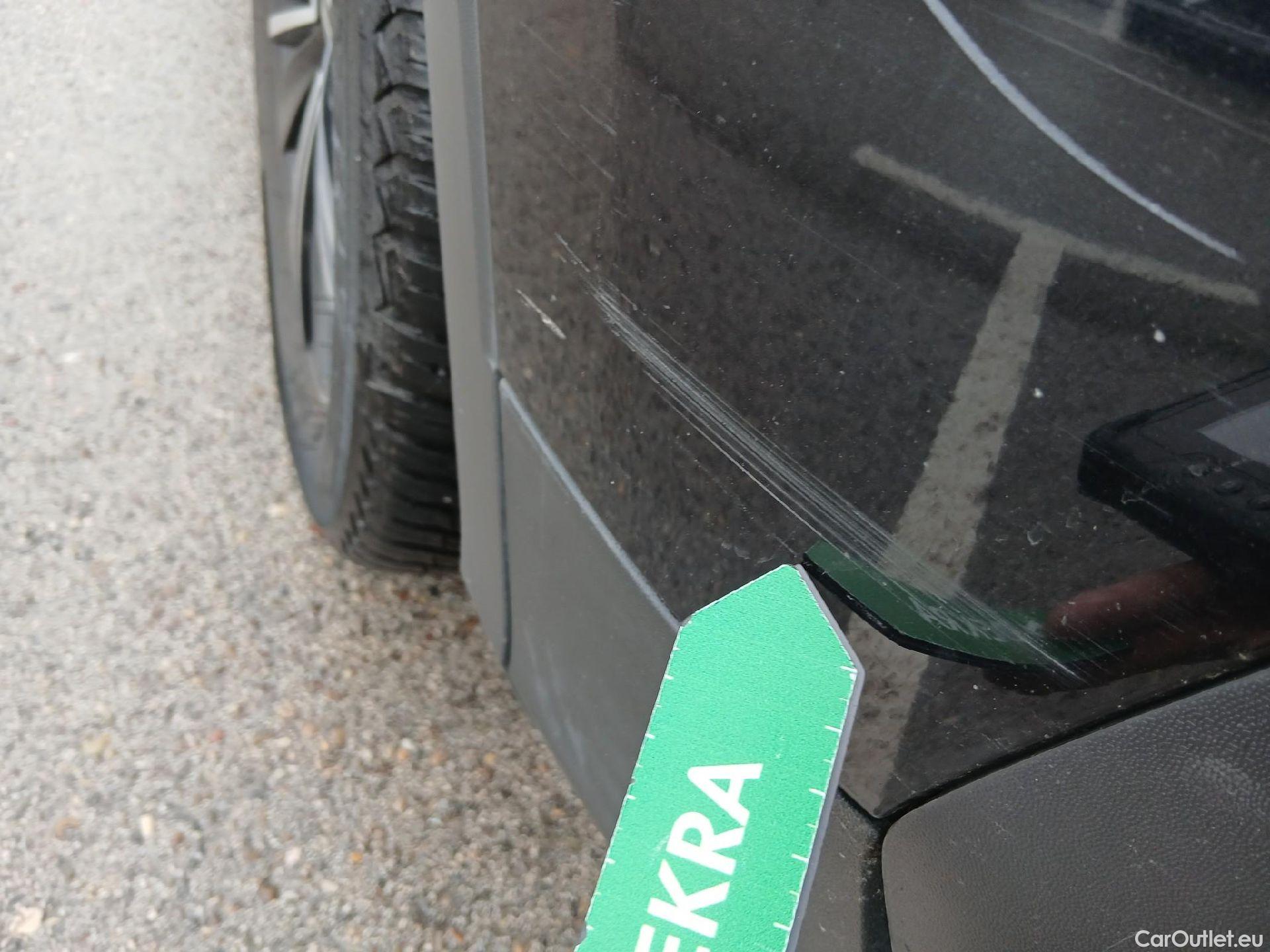  Volkswagen  Tiguan VOLKSWAGEN  / 2020 / 5P / todoterreno Life 2.0 TDI 110kW (150CV) DSG (AC2) #4