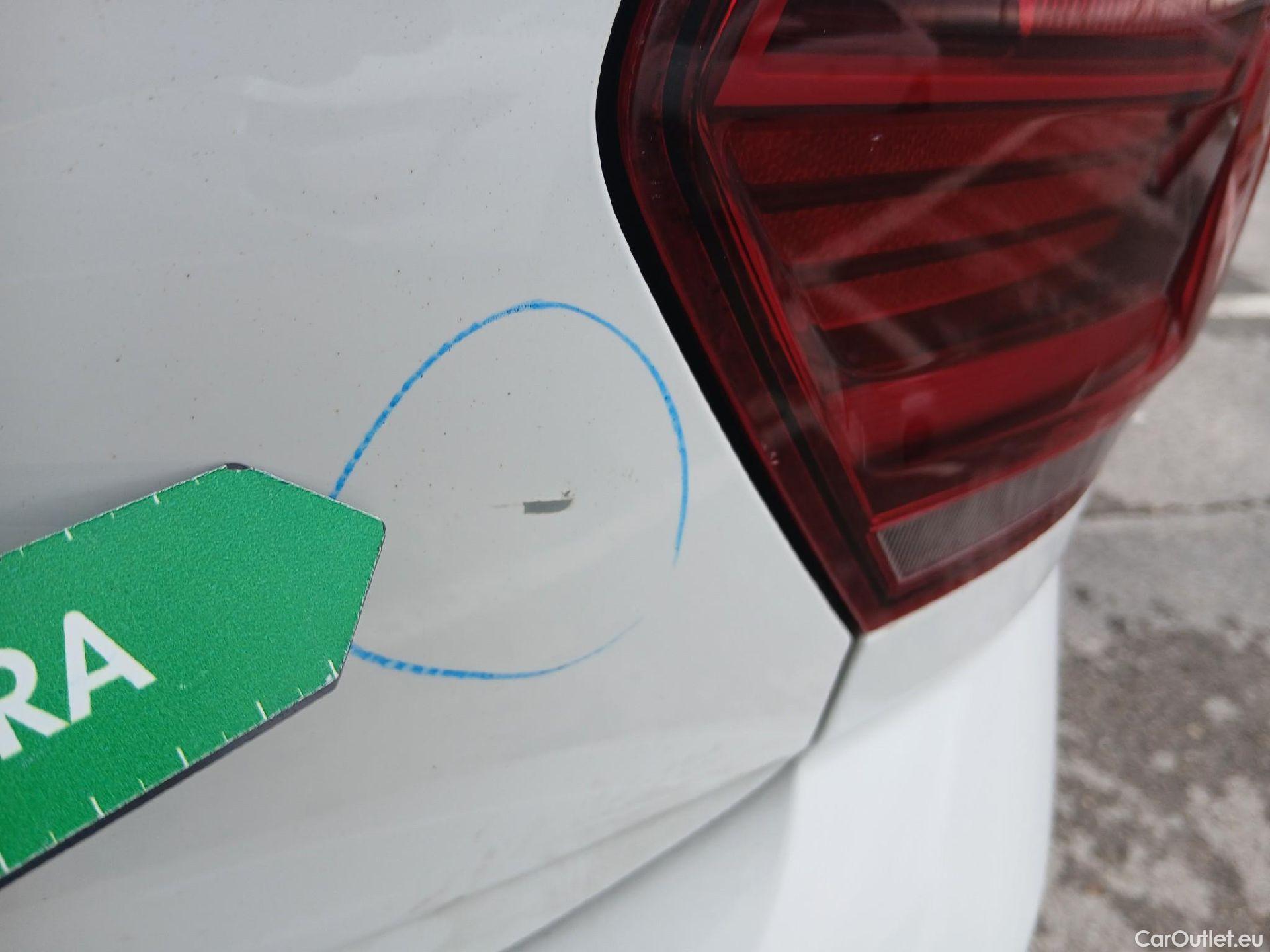  Volkswagen  Polo VOLKSWAGEN  / 2017 / 5P / berlina con portón Advance 1.0 TSI 70kW (95CV) #15