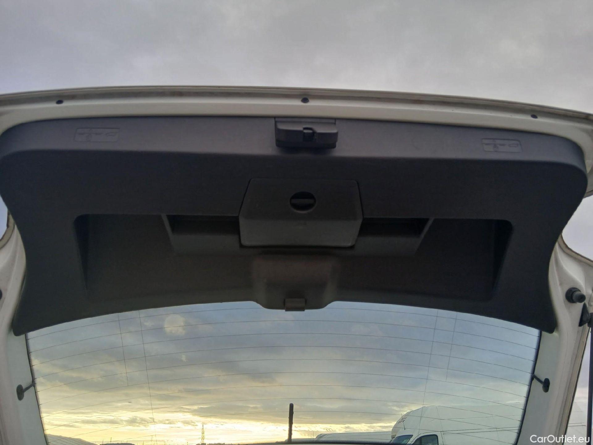  Volkswagen  Polo VOLKSWAGEN  / 2017 / 5P / berlina con portón Advance 1.0 TSI 70kW (95CV) #18