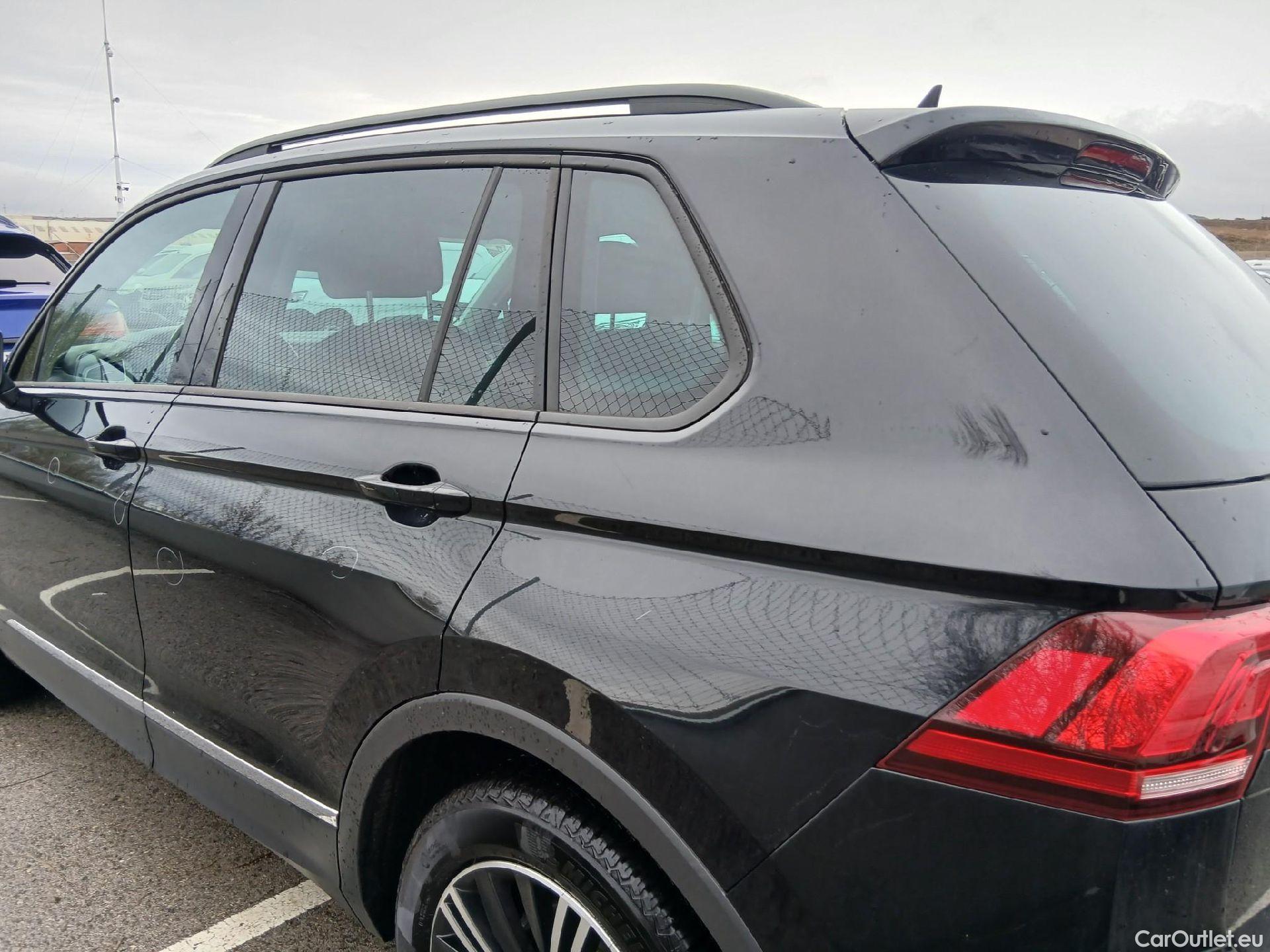  Volkswagen  Tiguan VOLKSWAGEN  / 2020 / 5P / todoterreno Life 2.0 TDI 110kW (150CV) DSG (AC2) #17