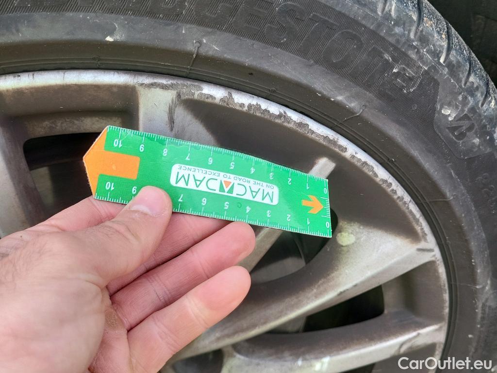  Bmw  Serie 1 BMW  / 2019 / 5P / berlina con portón 118i #10