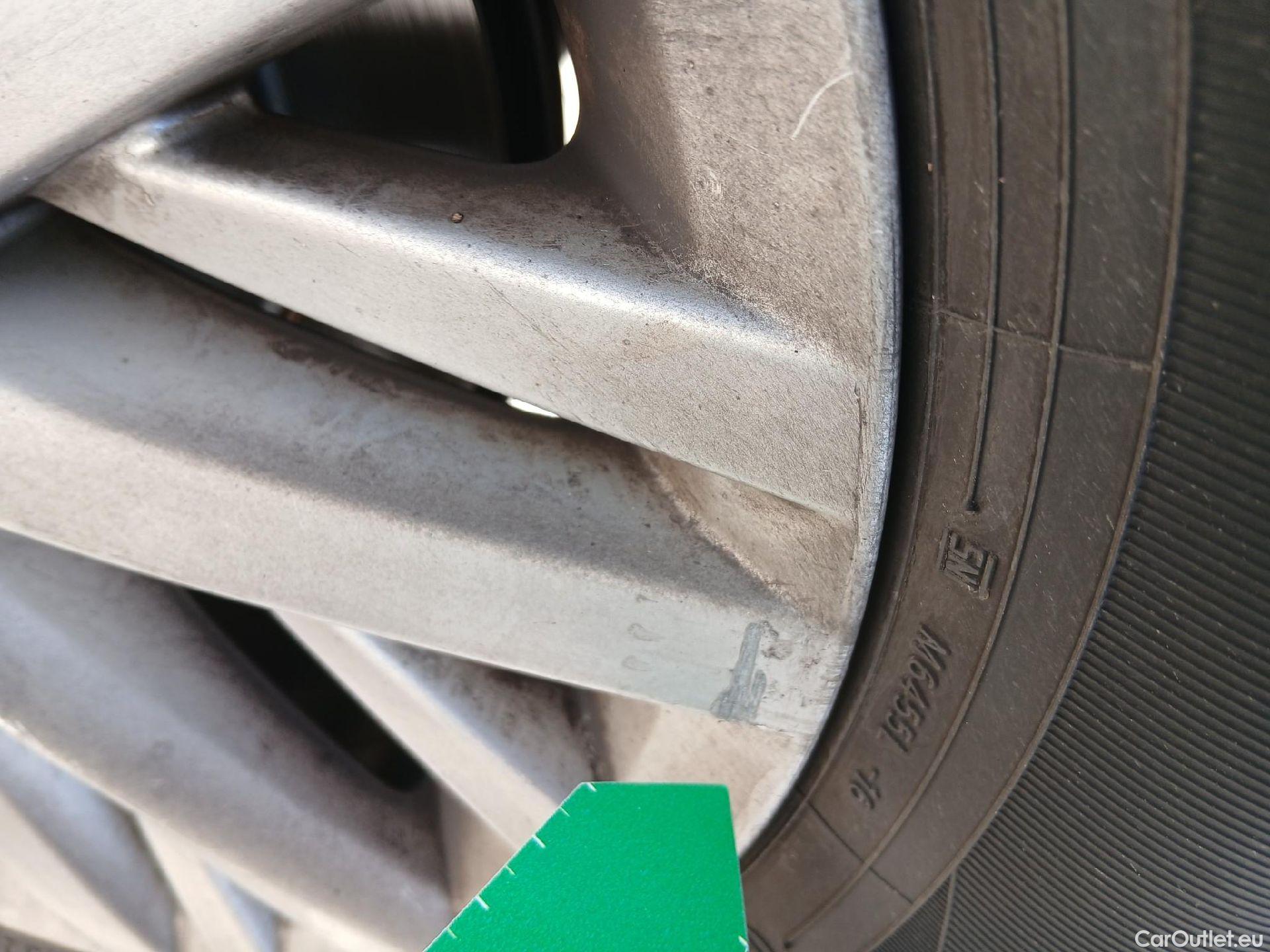  Volkswagen  T-ROC VOLKSWAGEN  / 2017 / 5P / todoterreno Edition 1.0 TSI 85kW (115CV) #3