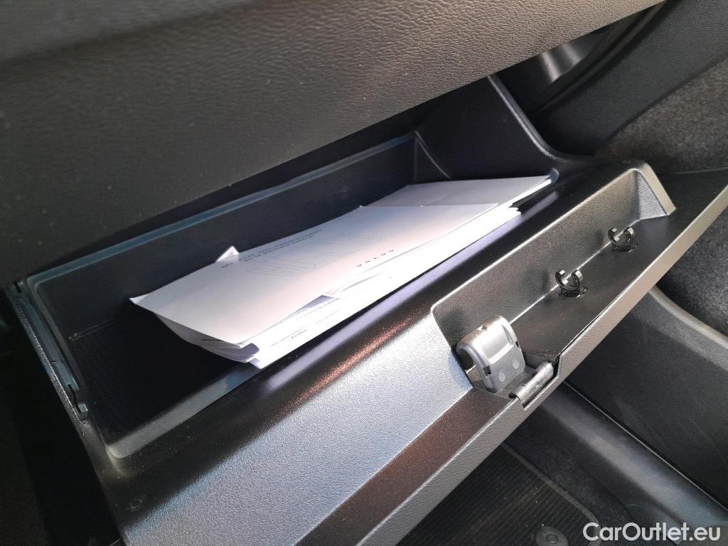  Volvo  XC 40 VOLVO XC40 / 2017 / 5P / todoterreno 1.5 T4 Twin Recharge R-Design Auto #9