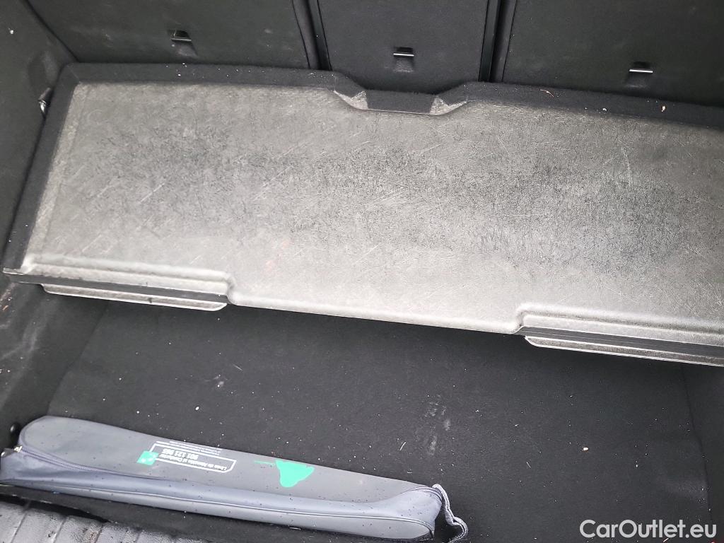  Bmw  Serie 1 BMW  / 2019 / 5P / berlina con portón 118i #8