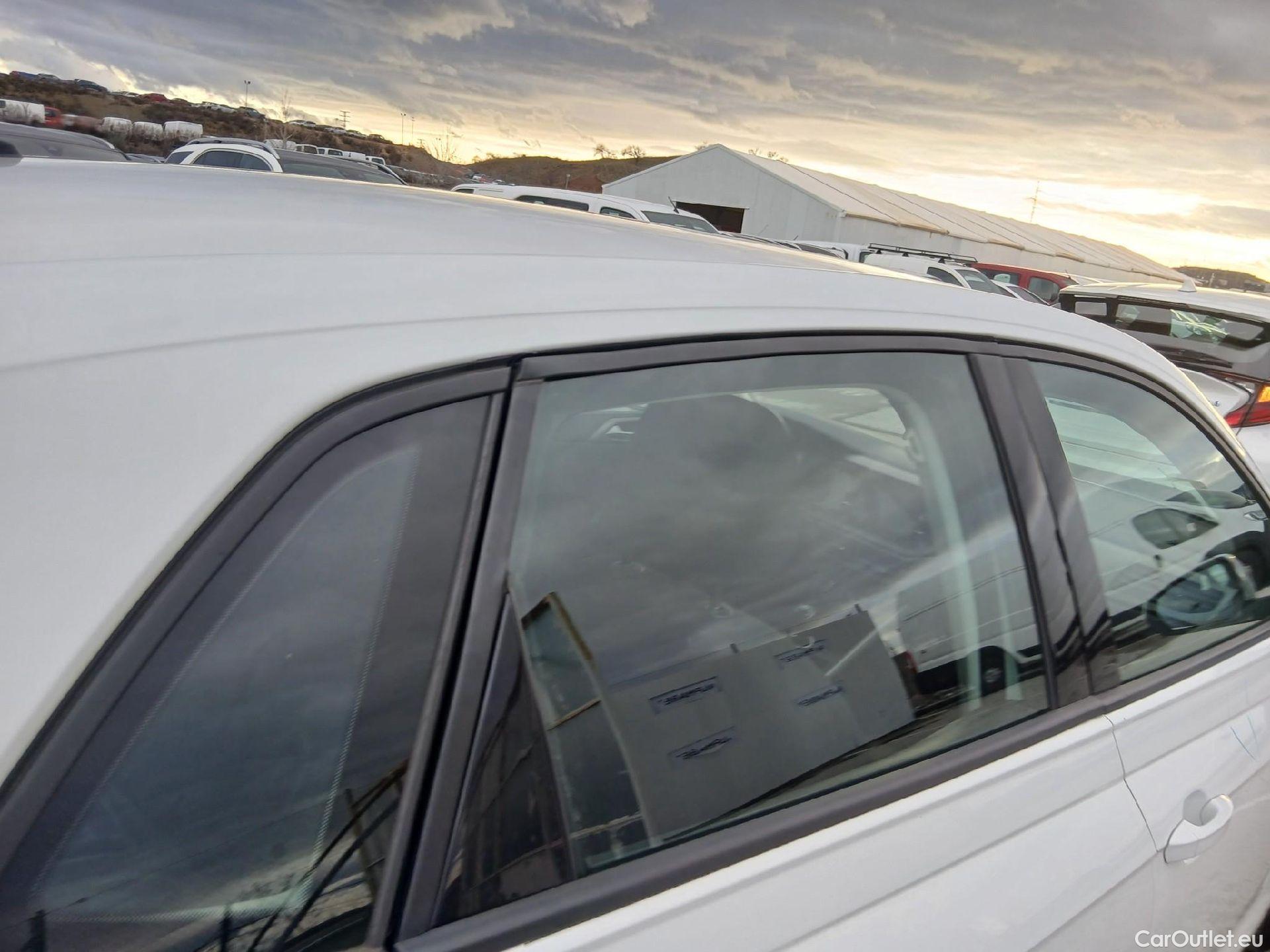  Volkswagen  Polo VOLKSWAGEN  / 2017 / 5P / berlina con portón Advance 1.0 TSI 70kW (95CV) #38