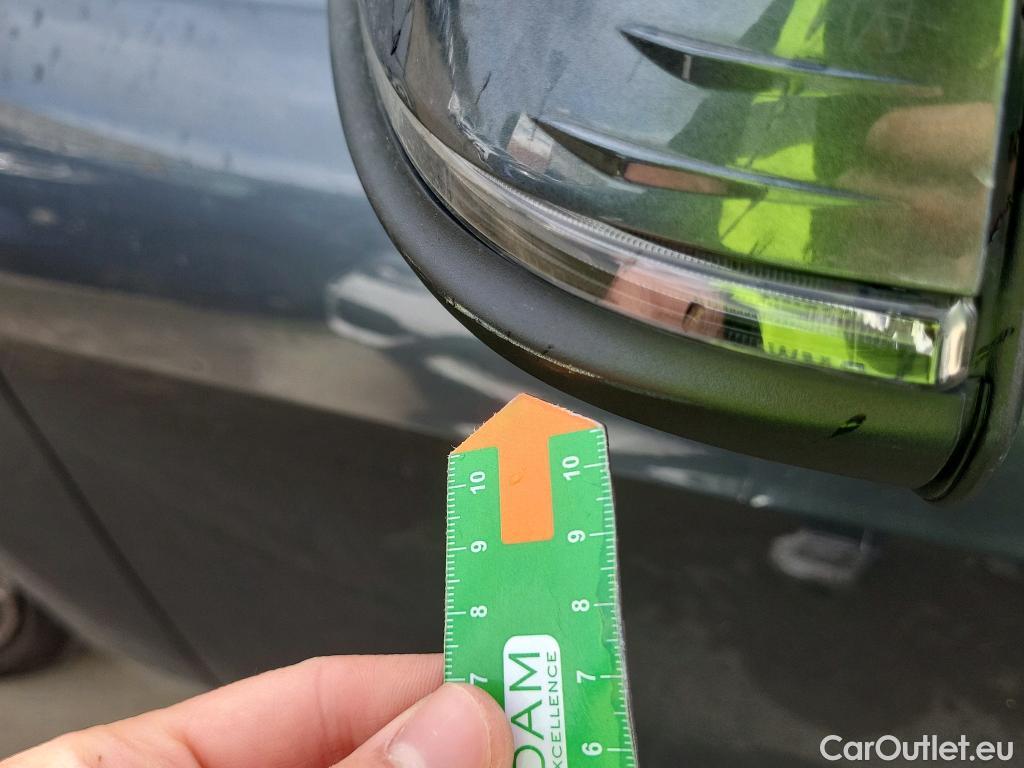  Bmw  Serie 1 BMW  / 2019 / 5P / berlina con portón 118i #20