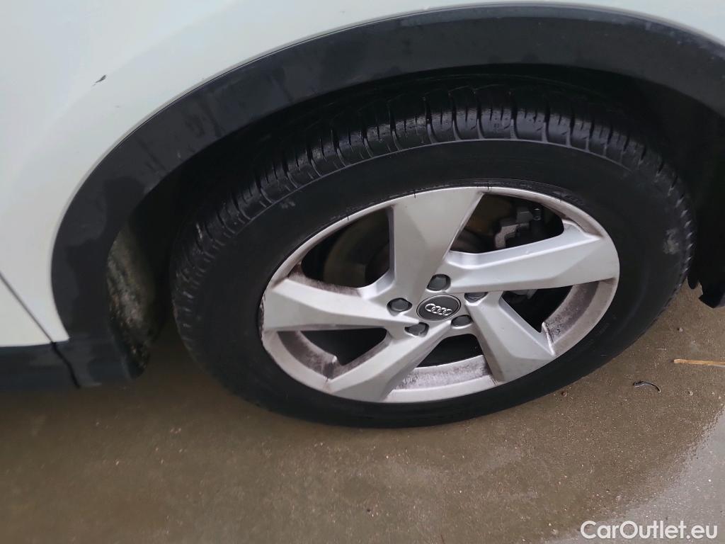  Audi  Q3 AUDI  / 2018 / 5P / todoterreno Advanced 35 TDI 110kW (150CV) S tronic (AC2) #3