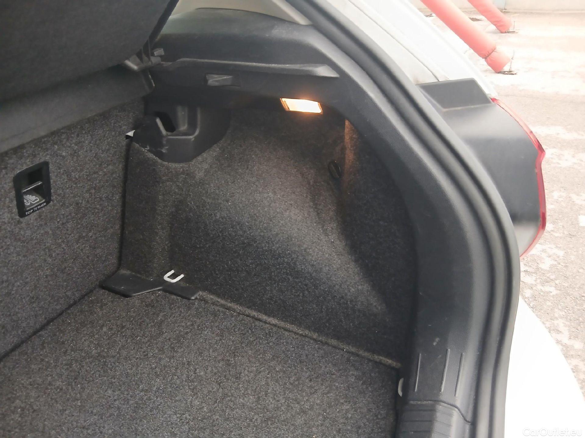  Volkswagen  Polo VOLKSWAGEN  / 2017 / 5P / berlina con portón Advance 1.0 TSI 70kW (95CV) #20