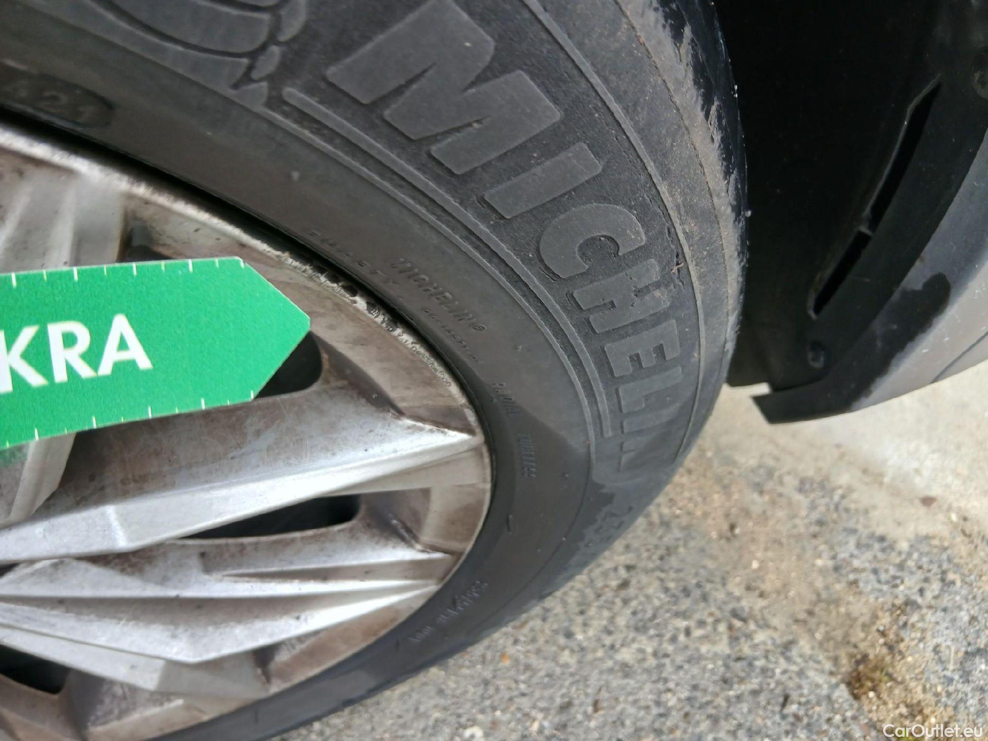  Volkswagen  Tiguan VOLKSWAGEN  / 2016 / 5P / todoterreno Sport 2.0 TDI 110kW (150CV) DSG #6