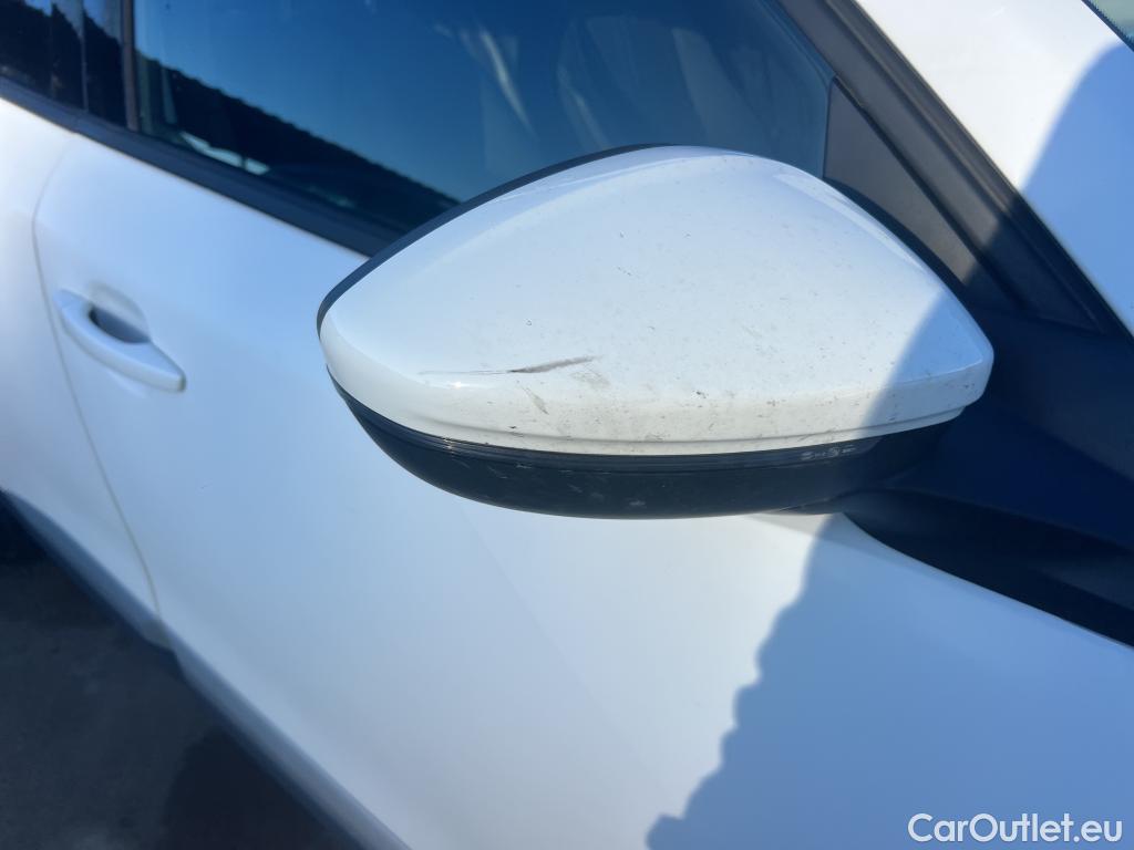  Peugeot  2008 PEUGEOT  / 2019 / 5P / todoterreno Allure BlueHDI 81kW (110CV) #23