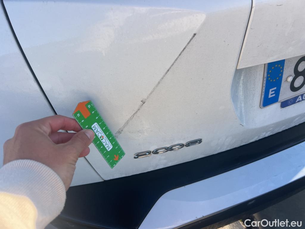  Peugeot  2008 PEUGEOT  / 2019 / 5P / todoterreno Allure BlueHDI 81kW (110CV) #4