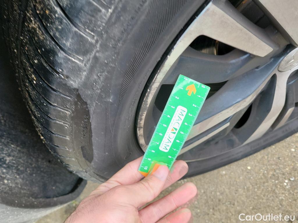  Peugeot  5008 PEUGEOT  / 2020 / 5P / todoterreno 2.0 BlueHDi 133kW S&S GT EAT8 #4