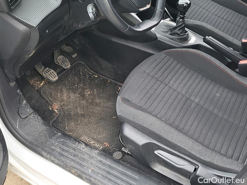  Peugeot  2008 PEUGEOT  / 2019 / 5P / todoterreno Active Puretech 100 S&S BVM6 #18