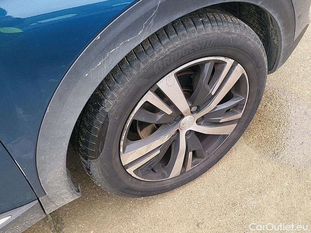  Peugeot  5008 PEUGEOT  / 2020 / 5P / todoterreno 2.0 BlueHDi 133kW S&S GT EAT8 #3