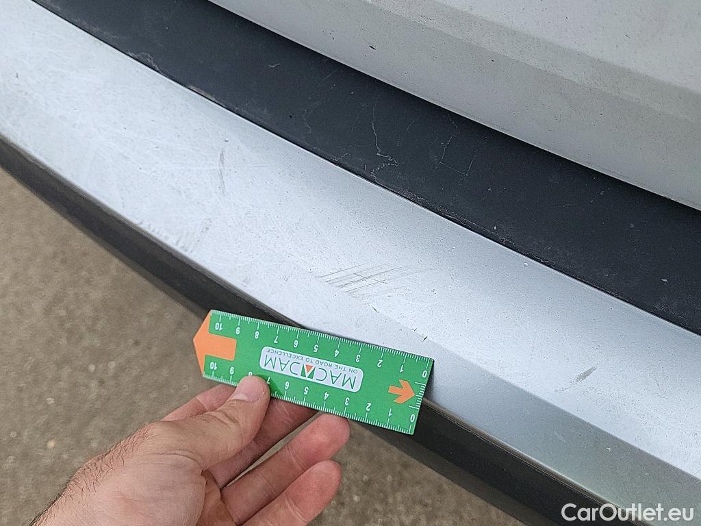  Peugeot  2008 PEUGEOT  / 2019 / 5P / todoterreno Active Puretech 100 S&S BVM6 #23