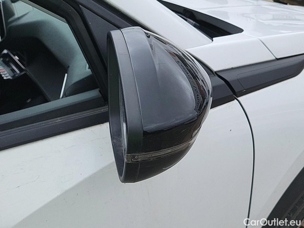  Peugeot  2008 PEUGEOT  / 2019 / 5P / todoterreno Active Puretech 100 S&S BVM6 #20