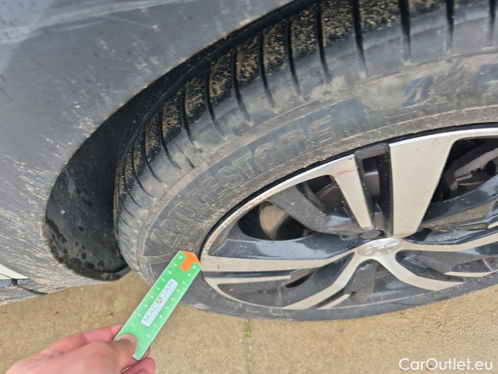  Peugeot  3008 PEUGEOT  Hybrid / 2020 / 5P / todoterreno 225 e-EAT8 GT #4