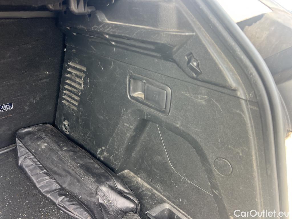  Peugeot  3008 PEUGEOT  / 2016 / 5P / todoterreno 1.5 BlueHDi 96kW (130CV) S&S Allure EAT8 #27