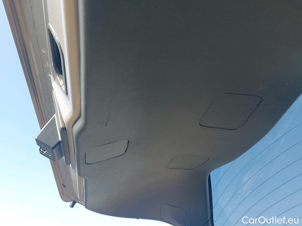  Toyota  C-HR TOYOTA  / 2016 / 5P / todoterreno 1.8 125H Advance (CX) #17