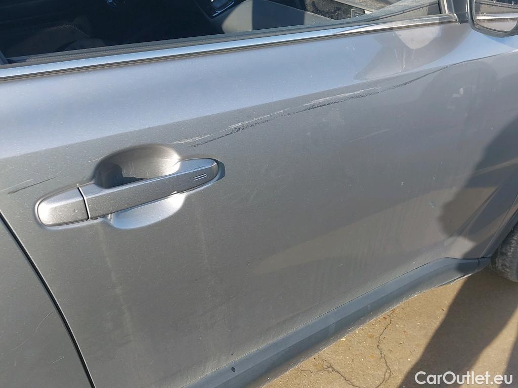  Toyota  C-HR TOYOTA  / 2016 / 5P / todoterreno 1.8 125H Advance (CX) #10