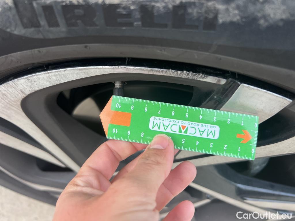  Toyota  C-HR TOYOTA  / 2019 / 5P / todoterreno 2.0 180H Advance #5