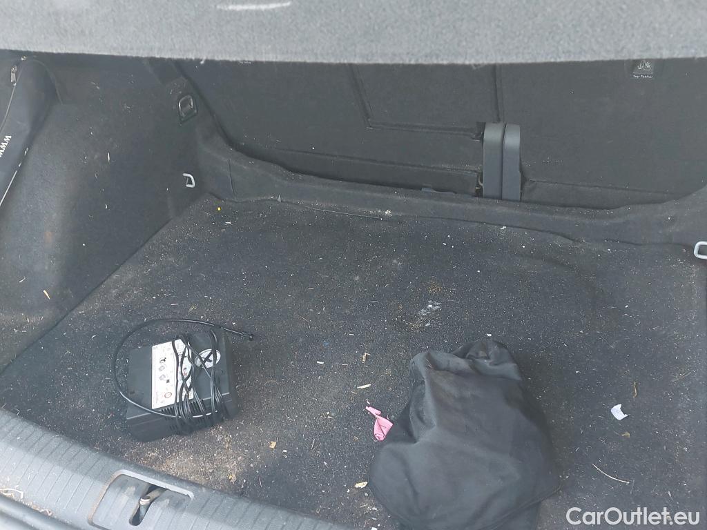  Volkswagen  Tiguan VOLKSWAGEN  / 2020 / 5P / todoterreno  2.0 TDI 90kW (122CV) #9