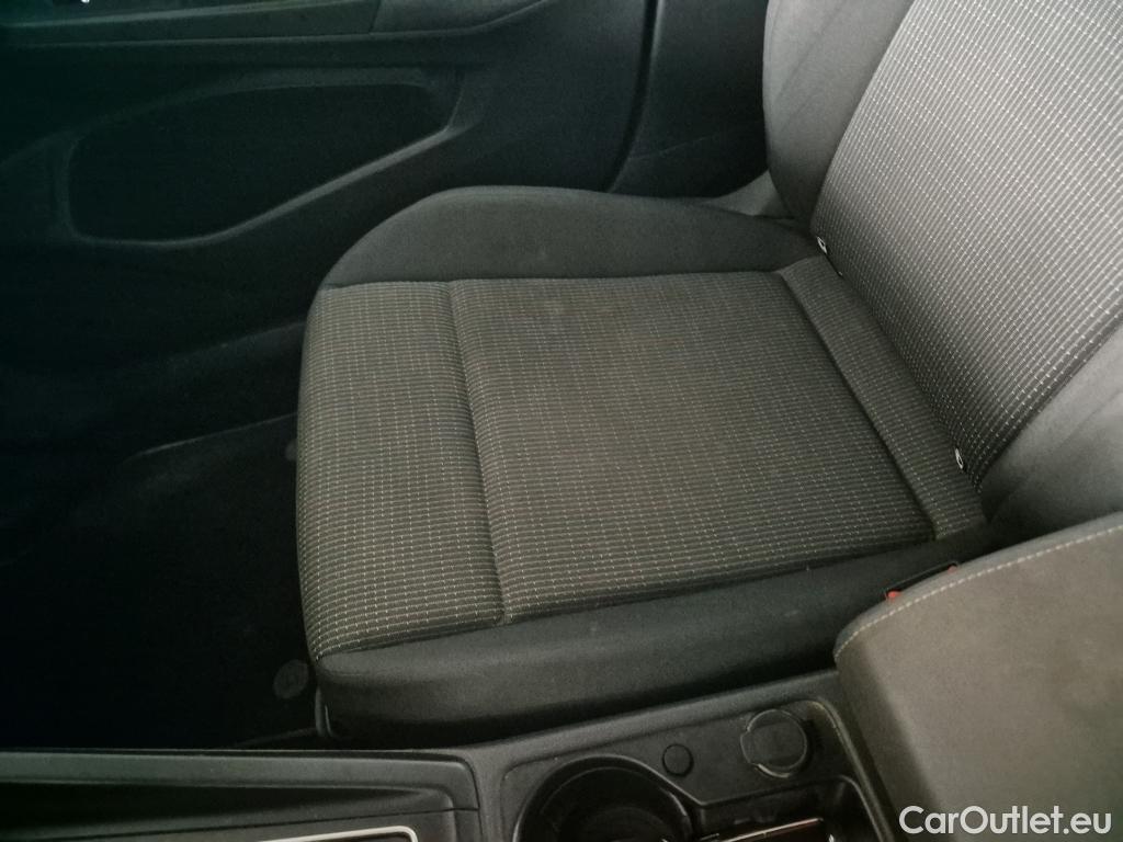  Volkswagen  Golf  VOLKSWAGEN / 2020 / 5P / berlina con portón 2.0 TDI 85kW (115CV) #13