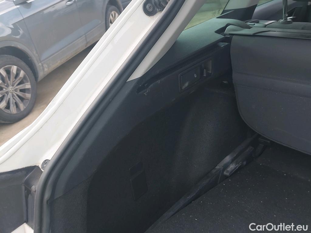  Seat  Leon SEAT Nuevo León / 2020 / 5P / familiar SP 2.0 TDI 85kW Style Go(SP) #13