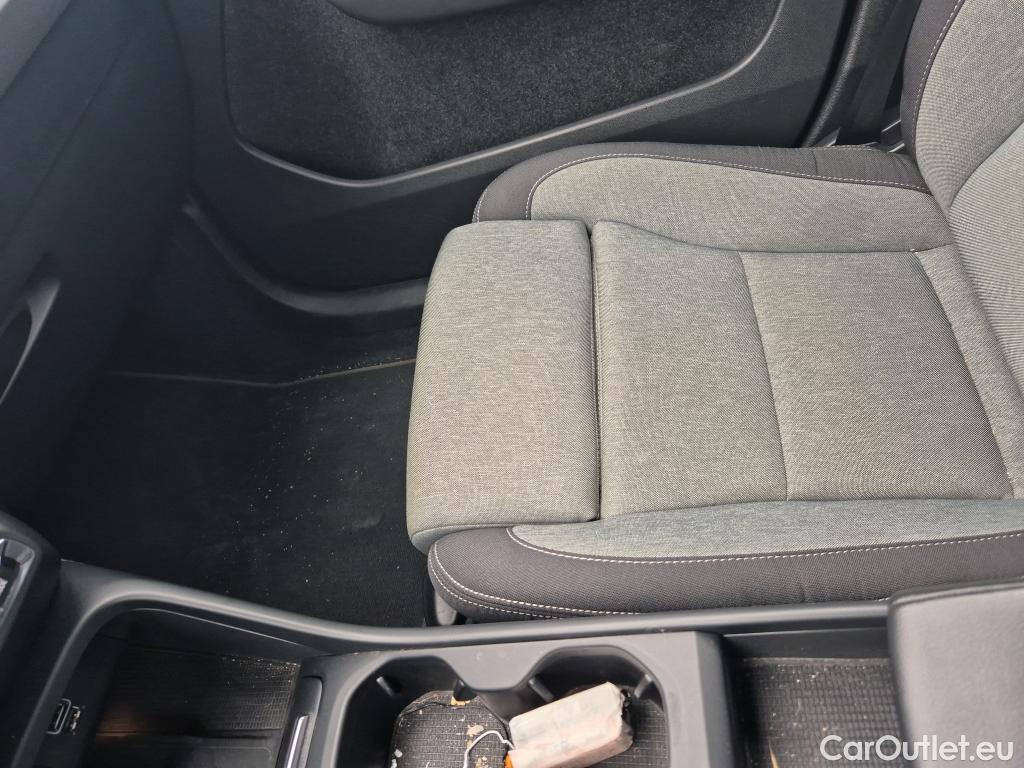  Volvo  XC 40 VOLVO XC40 / 2021 / 5P / todoterreno 1.5 T4 Twin Recharge Core Auto #25