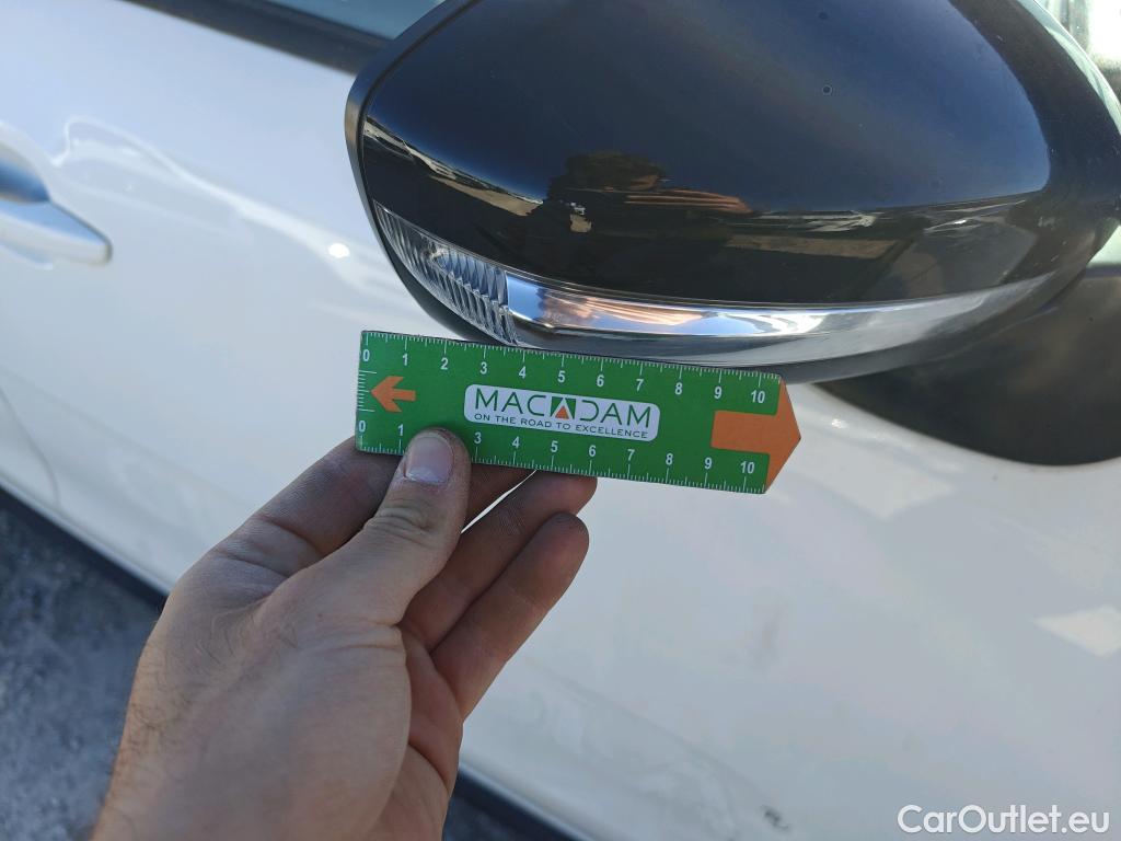  Citroen  C3 CITROEN  / 2016 / 5P / berlina con portón BlueHDi 73KW (100CV) S&S FEEL #64