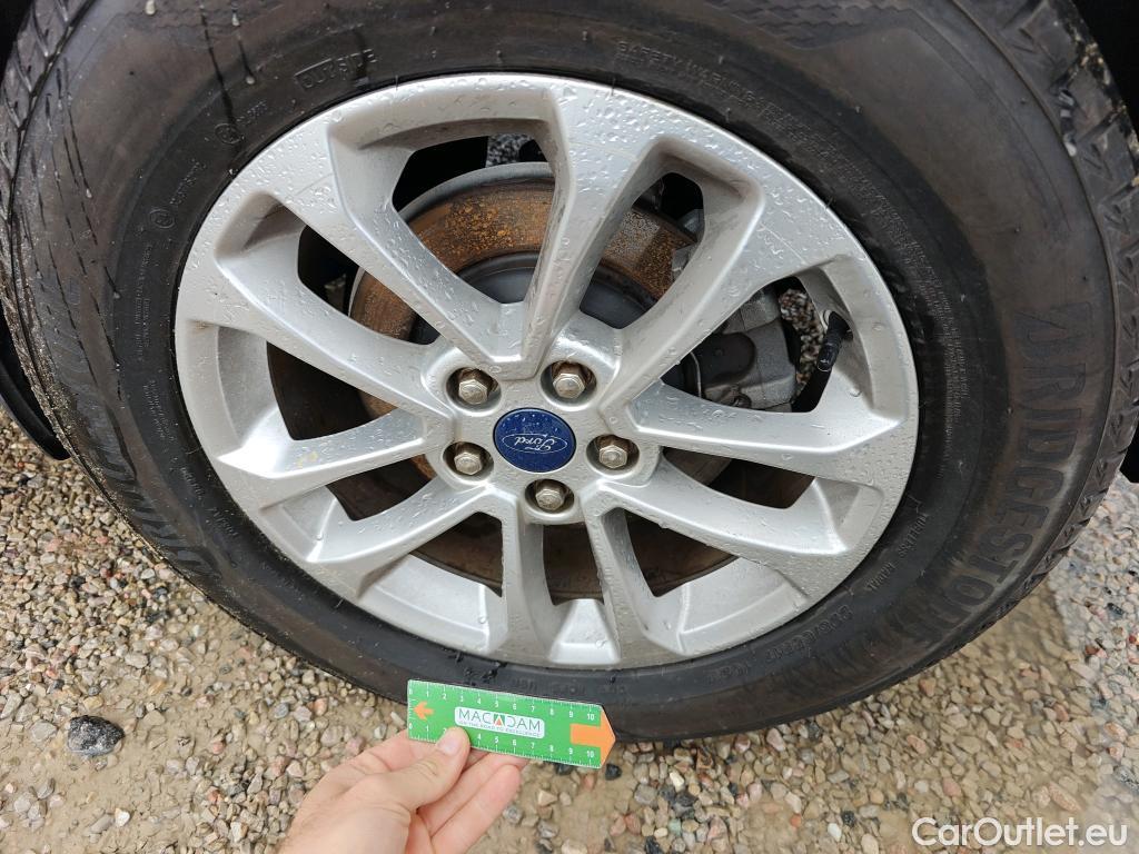  Ford  Kuga FORD  / 2019 / 5P / todoterreno Titanium 2.5 Duratec FHEV 140kW Auto #21