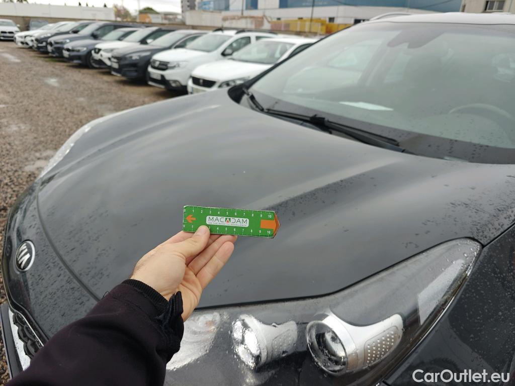  KIA  Sportage KIA  1.6MHEV Drive 100kW(136CV) 4x2(Crist Tintados) #39